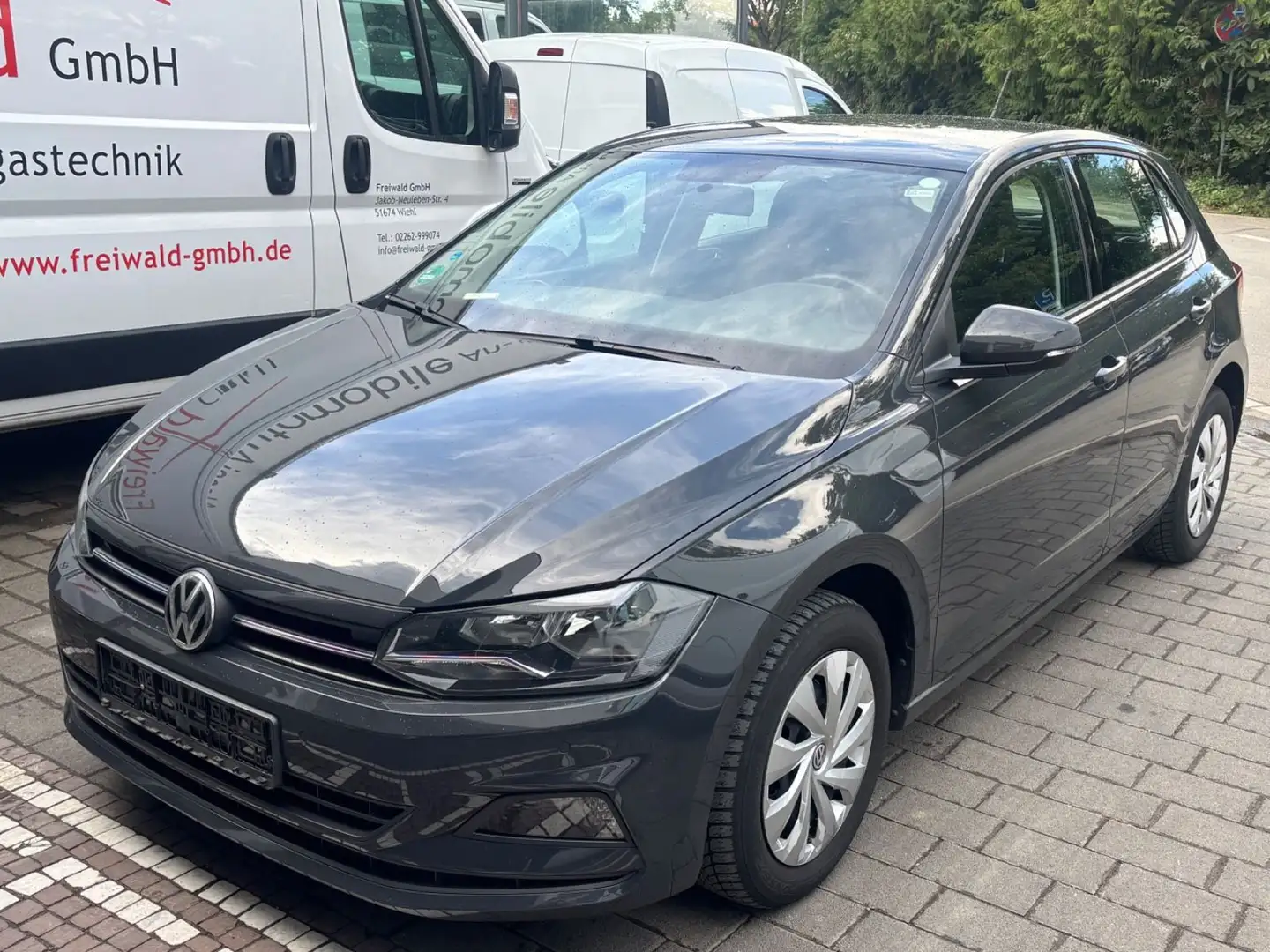 Volkswagen Polo VI Comfortline Grau - 2