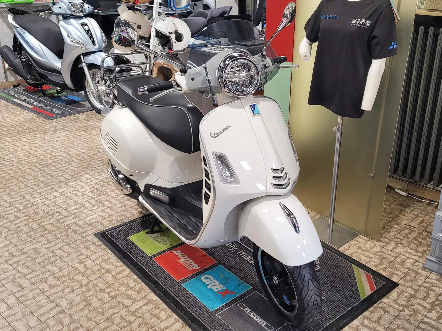 Vespa GTS Super 300 Hpe Abs/Asr Euro 5 Bianco - 2