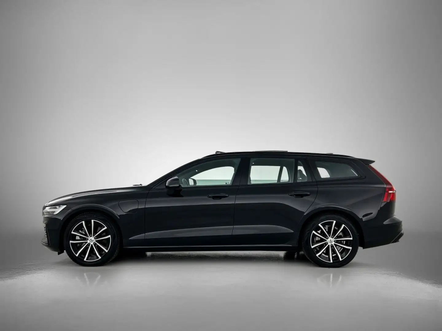 Volvo V60 2.0 T6 AWD Plus Dark | panorama dak | trekhaak Noir - 2