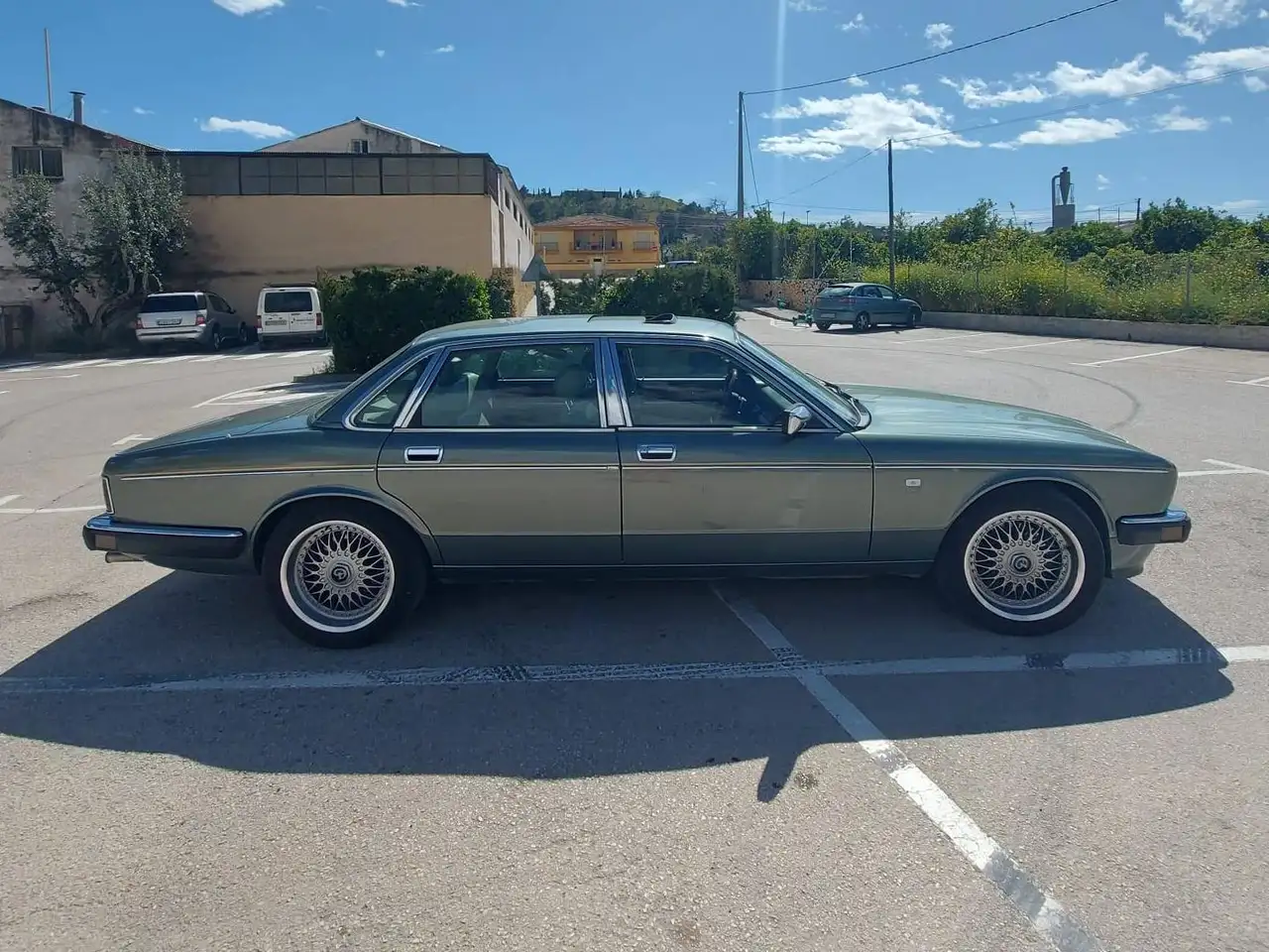Jaguar XJ40