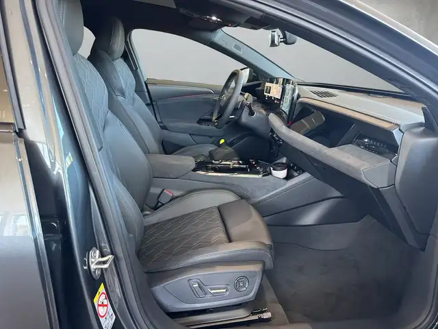 Audi A6 view 13