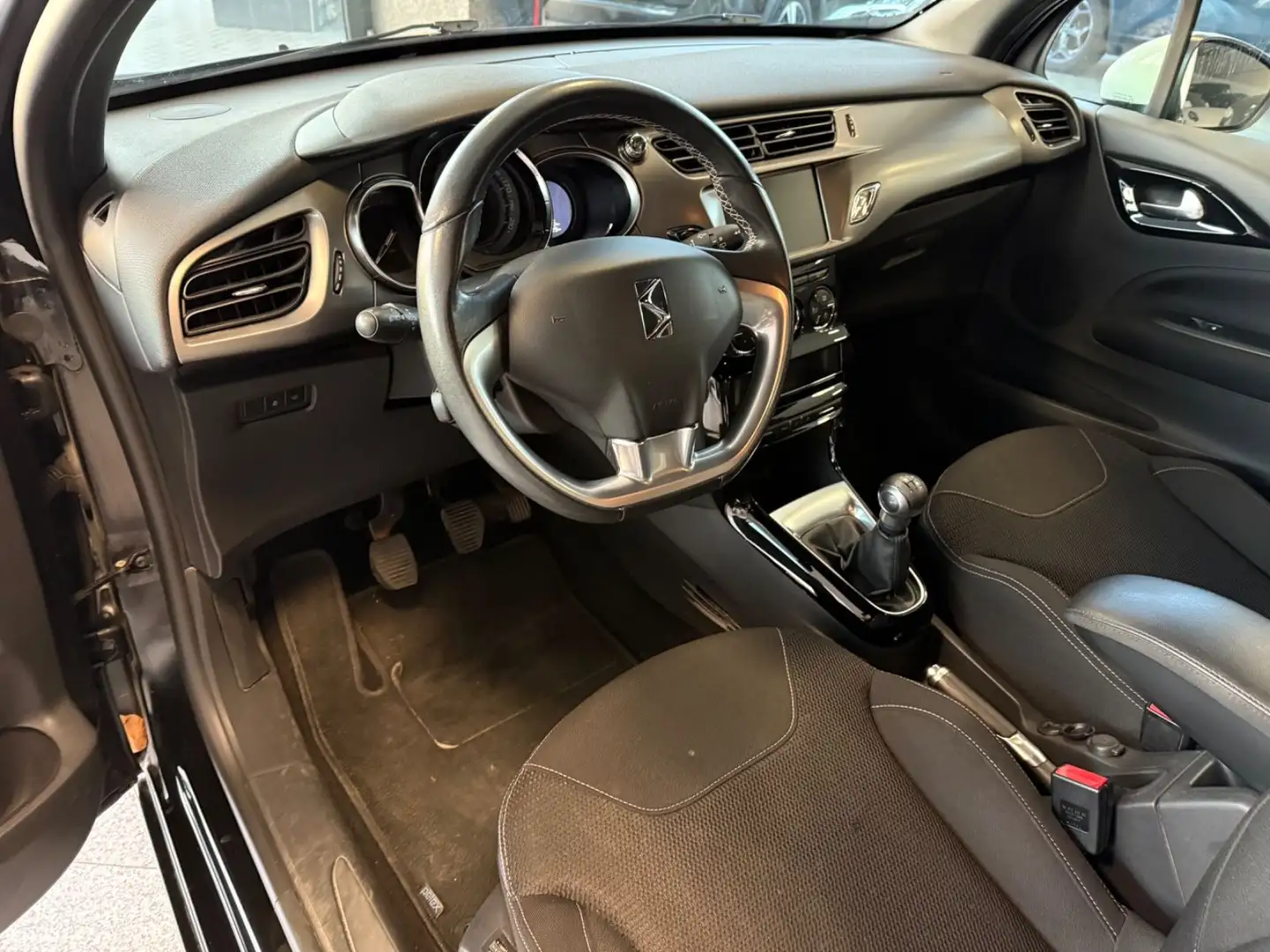 Citroen DS3 SHZ. Klimaauto. Bluetooth Negro - 2