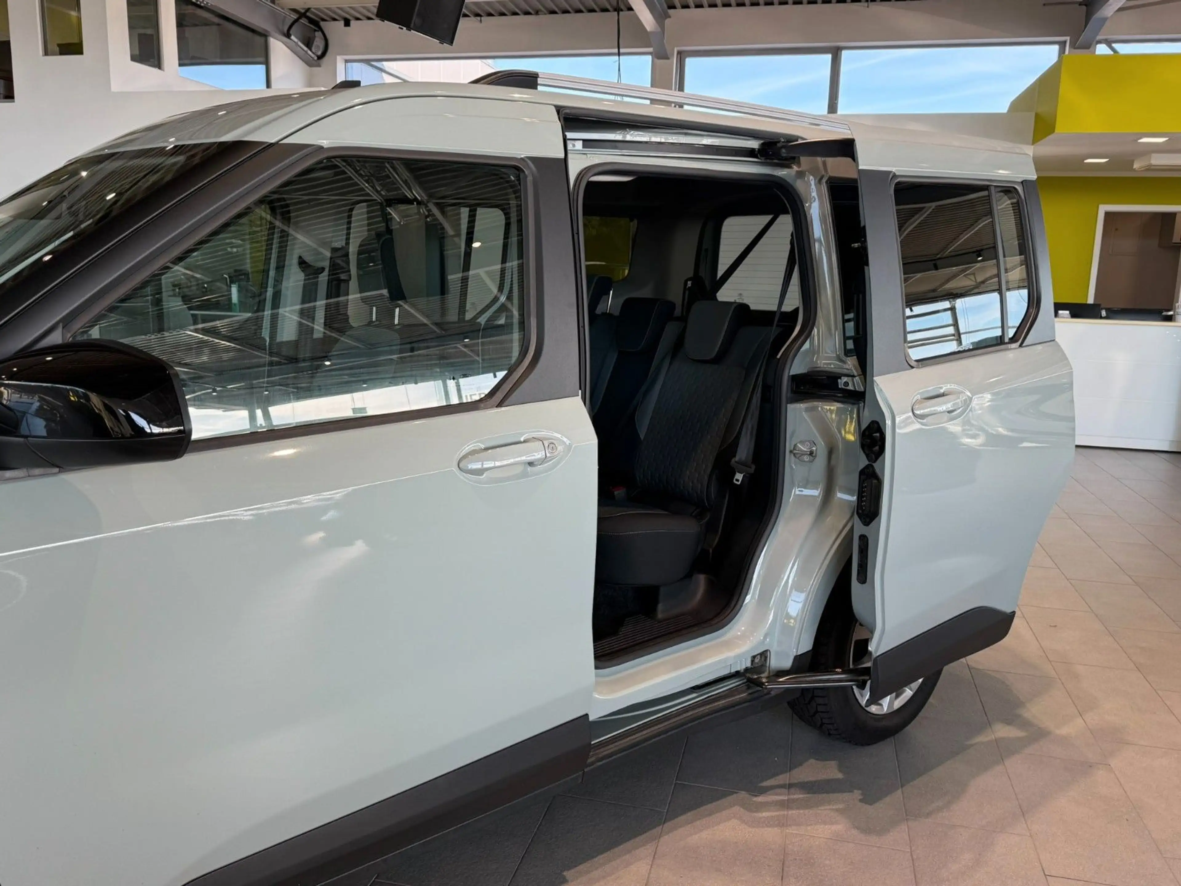 Ford Tourneo Courier Titanium — photo 3