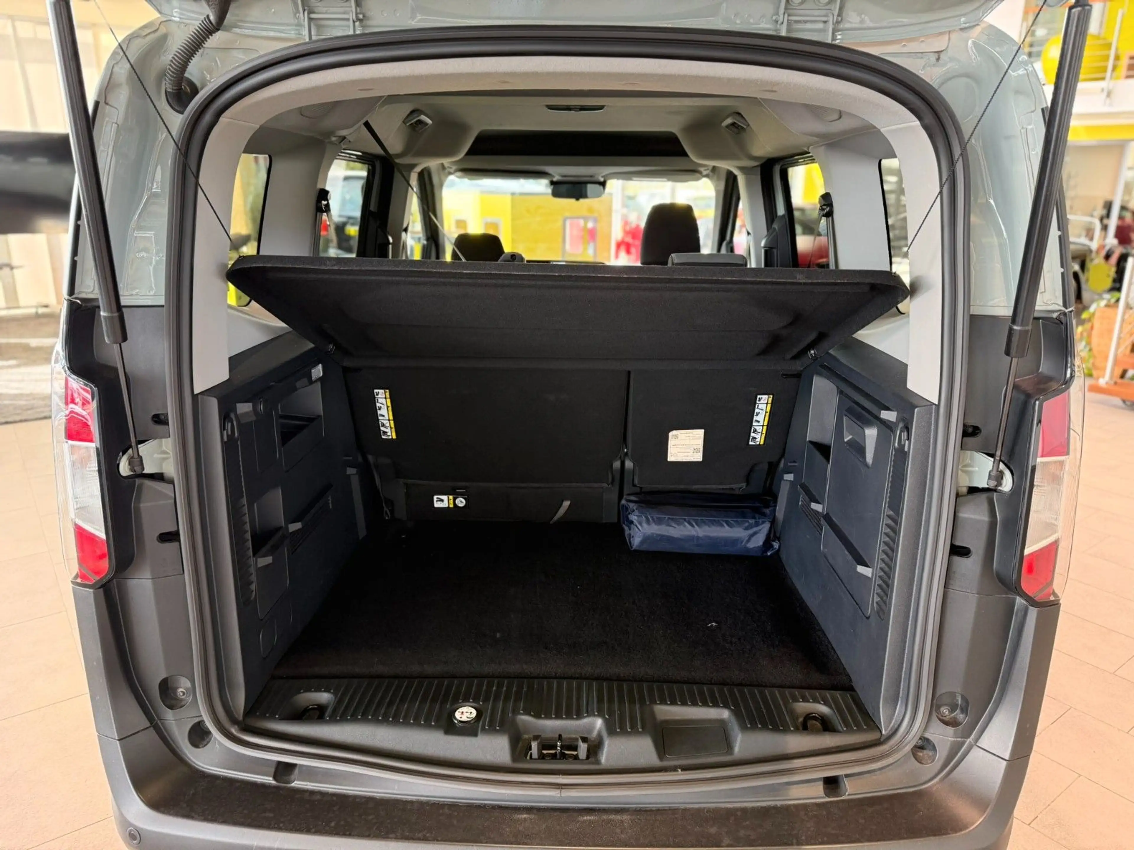 Ford Tourneo Courier Titanium — photo 6