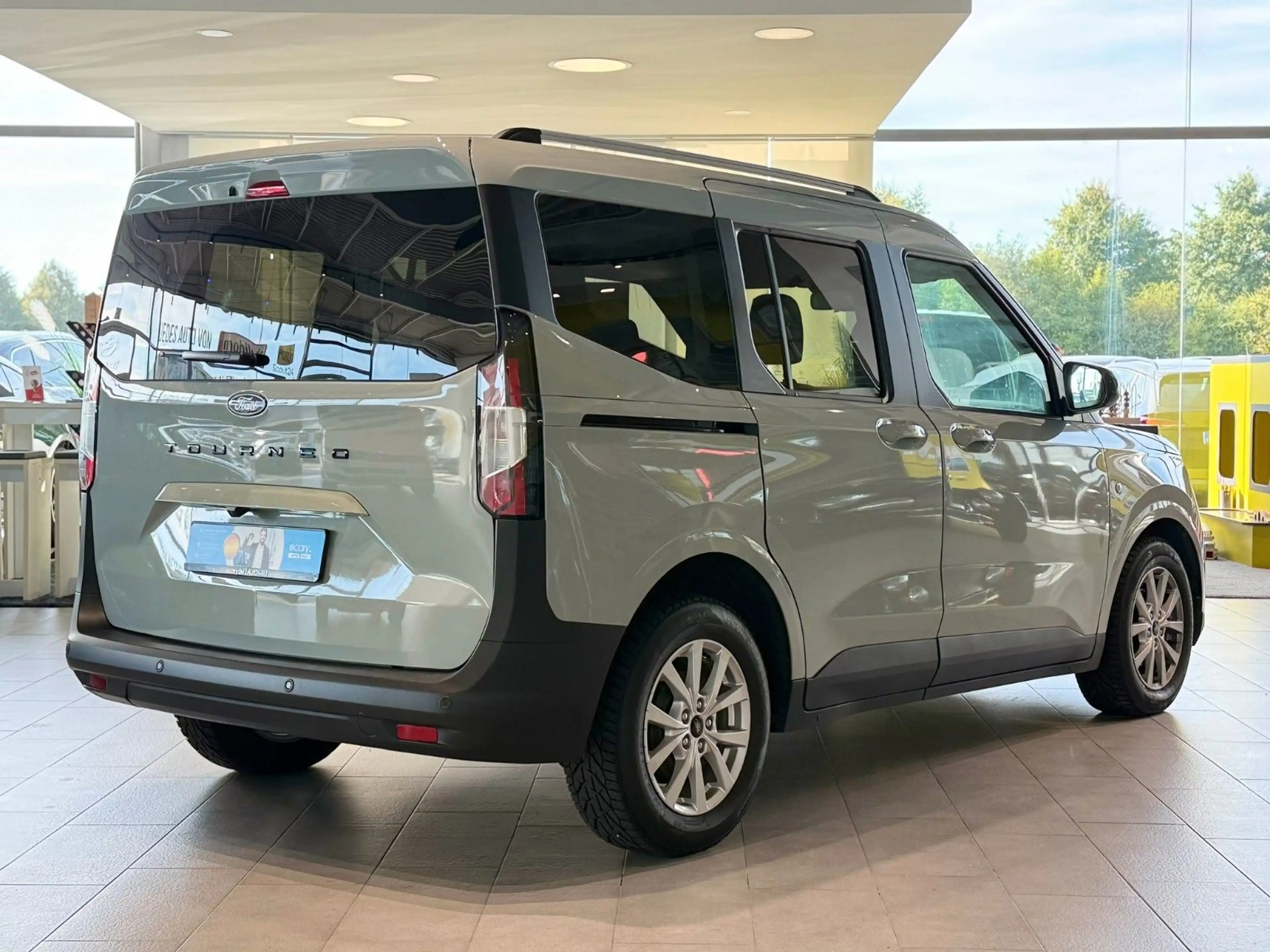 Ford Tourneo Courier Titanium — photo 7