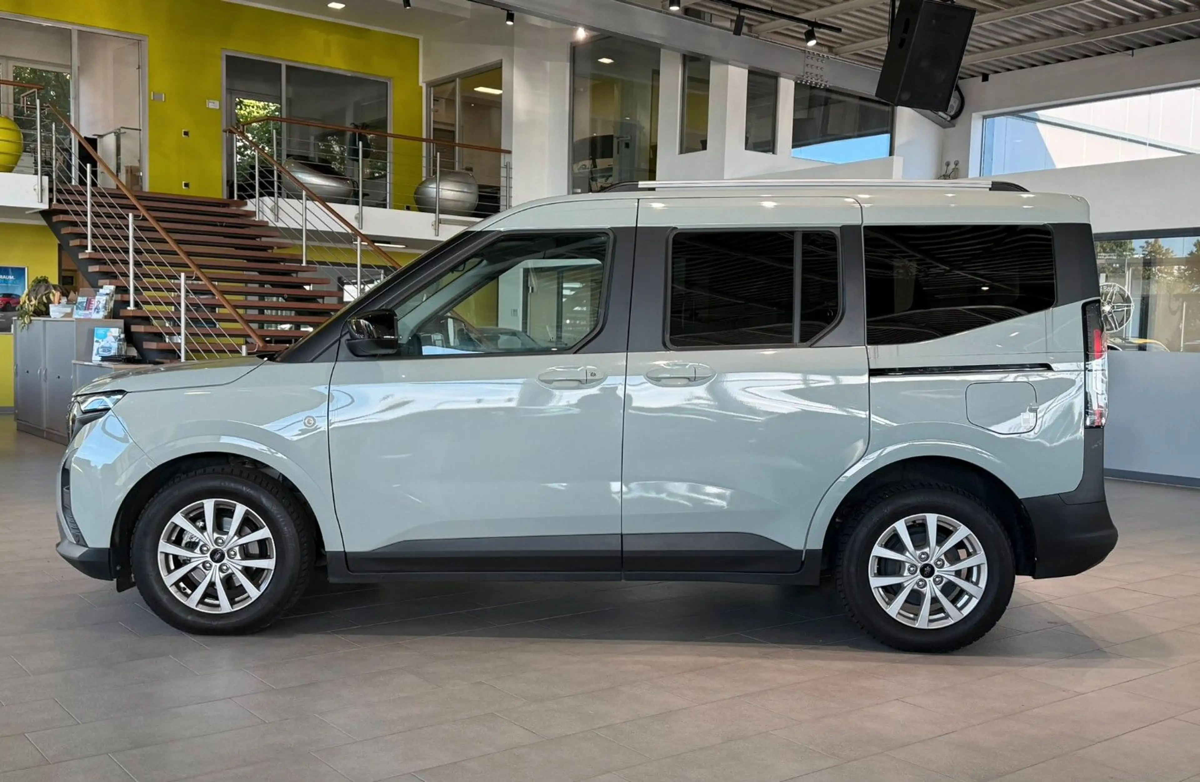 Ford Tourneo Courier Titanium — photo 2