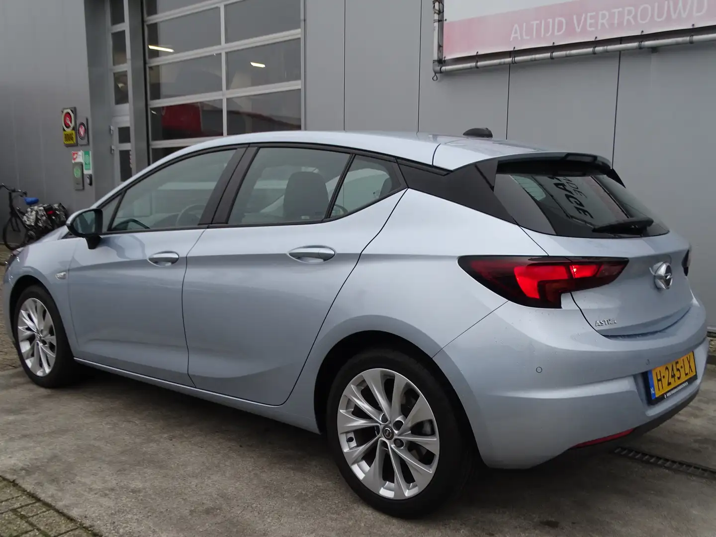 Opel Astra 1.2 Business Edition, Cruise Control, Camera, Navi Grijs - 2