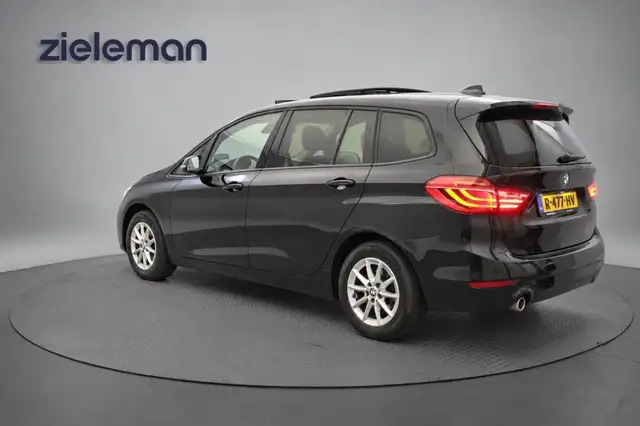 BMW 2 Series view 3