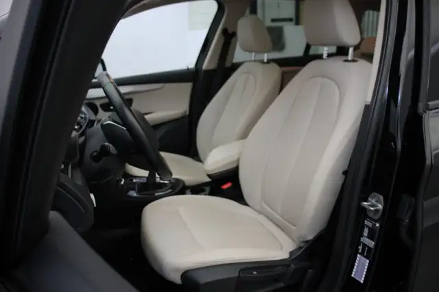 BMW 2 Series view 10