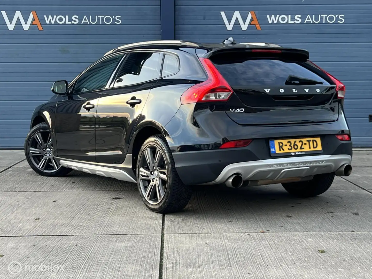 Volvo V40 Cross Country 2.5 T5 AWD Summum / 255 PK / LUXE / BLIS! Noir - 2