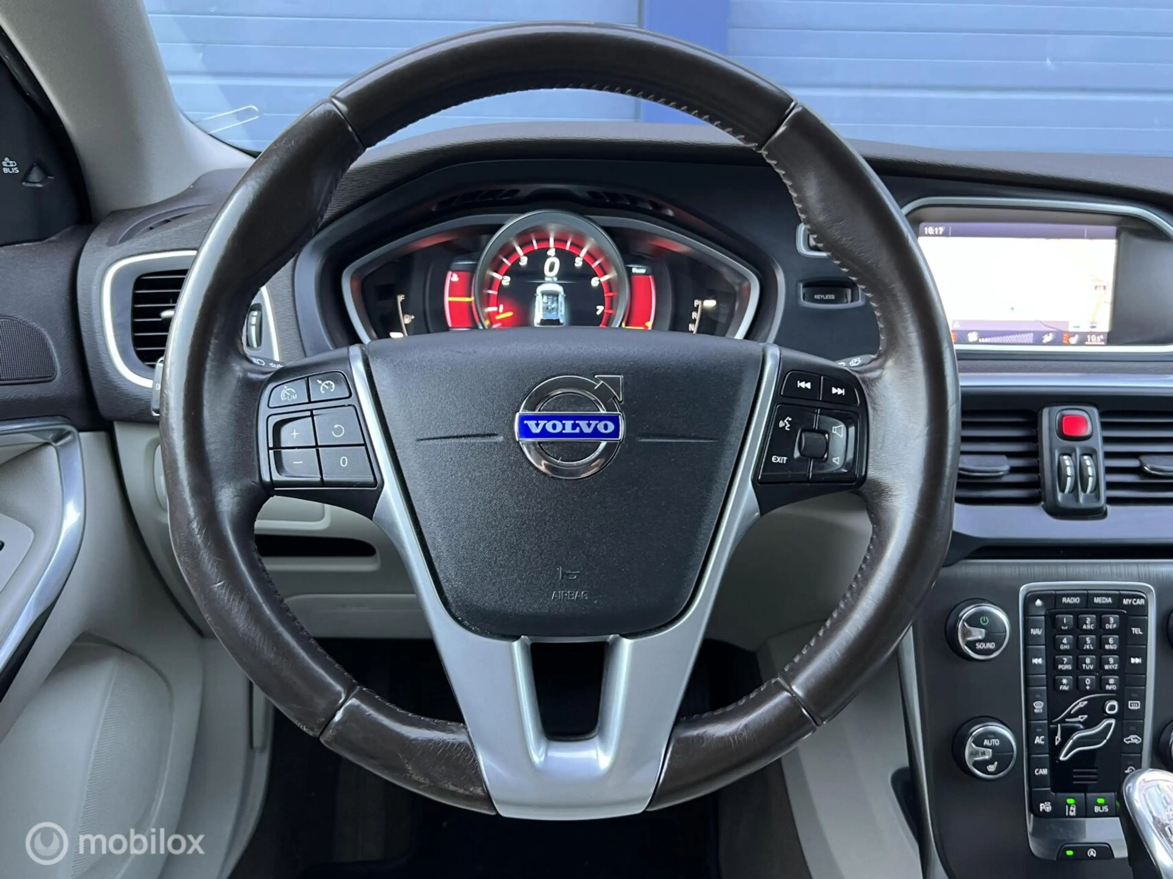 Volvo V40 Cross Country 2.5 T5 AWD Summum / 255 PK / LUXE / BLIS! — photo 23