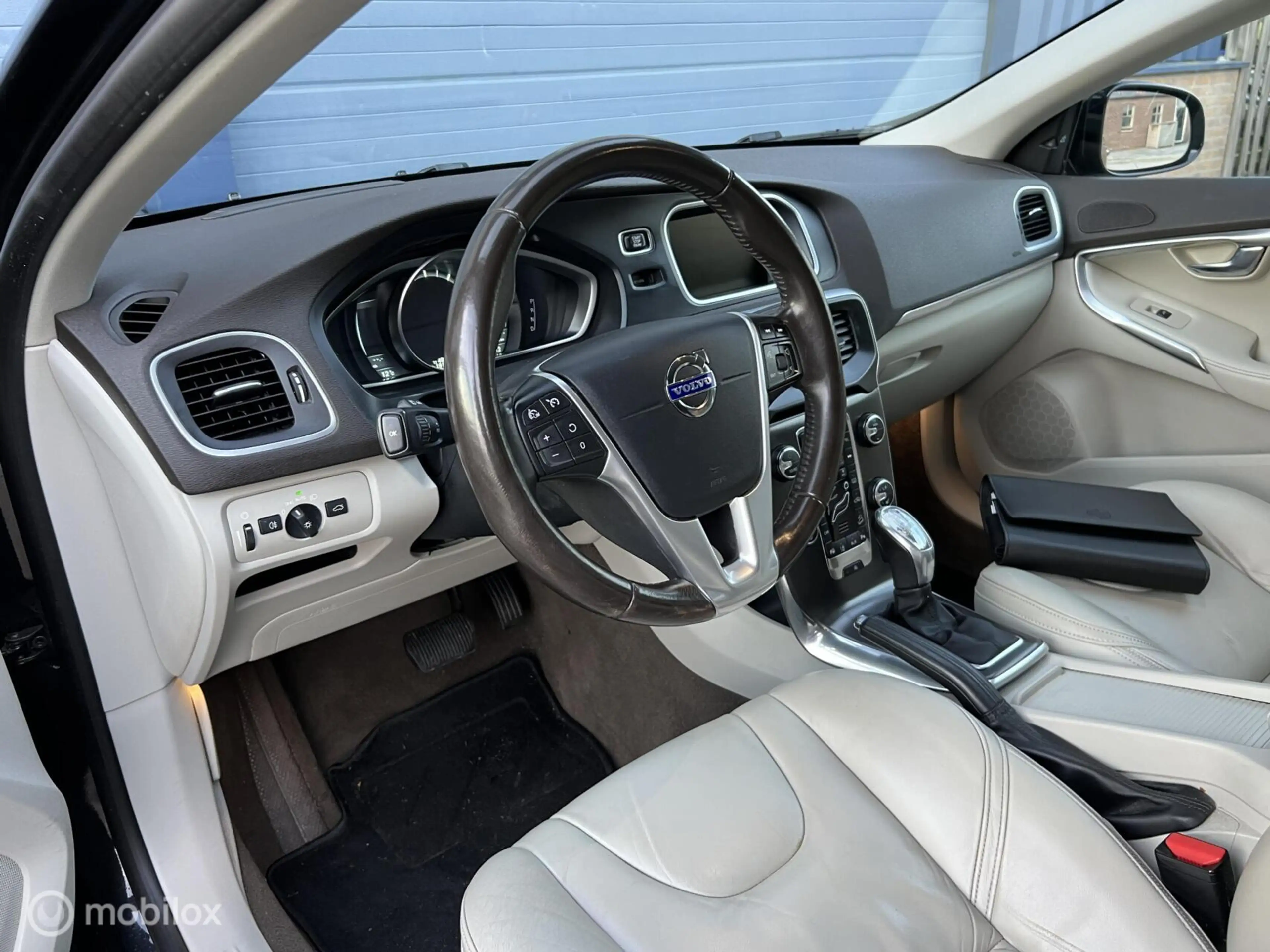 Volvo V40 Cross Country 2.5 T5 AWD Summum / 255 PK / LUXE / BLIS! — photo 8