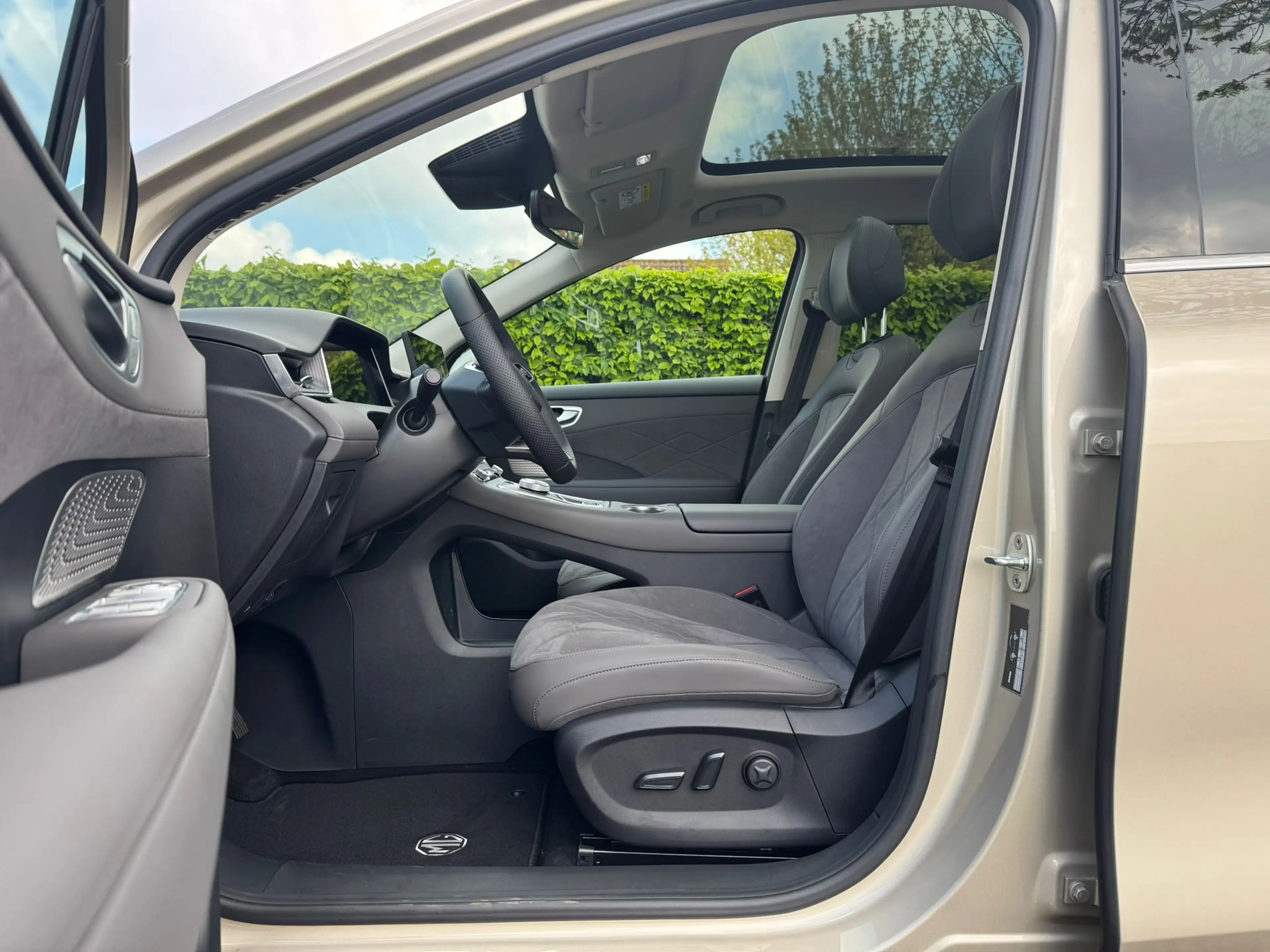 MG S6 EV LUXURY 77 KWH A6 RWD — photo 9
