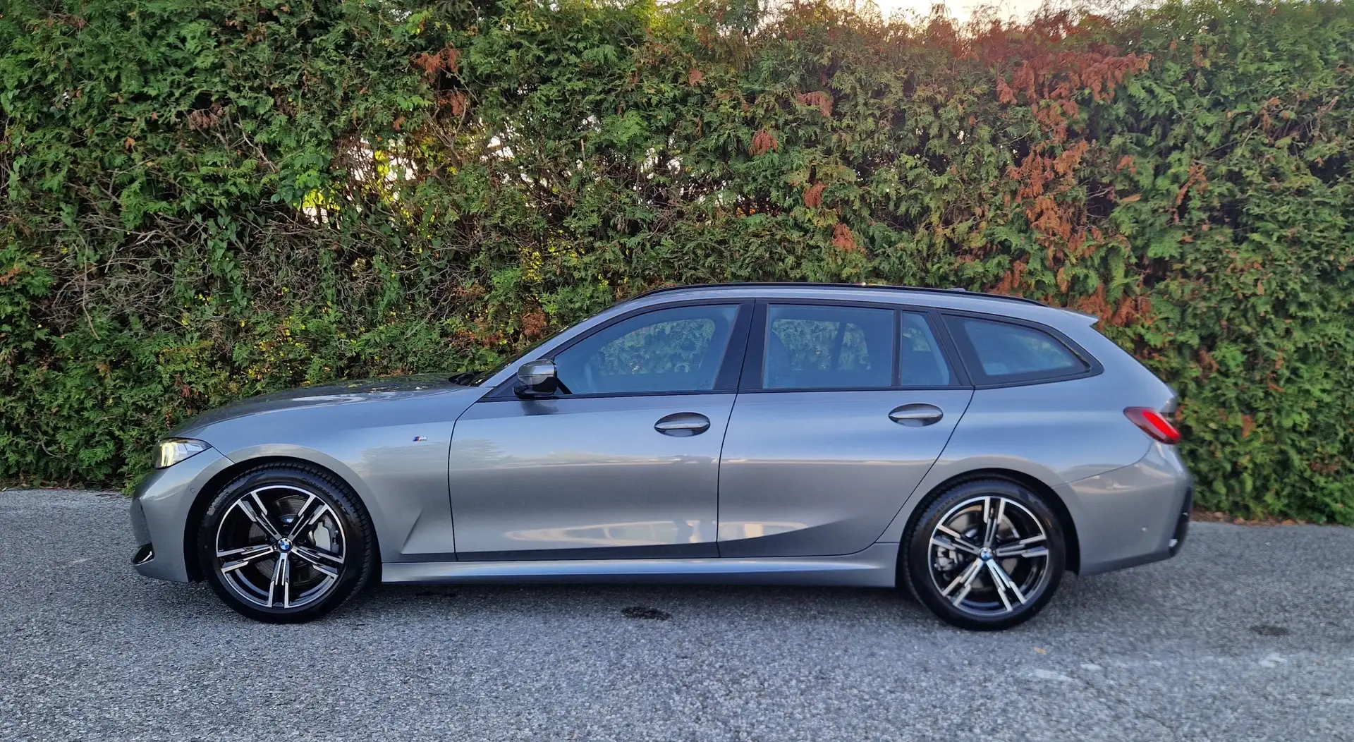 BMW 330 330 i M Sport Grau - 2