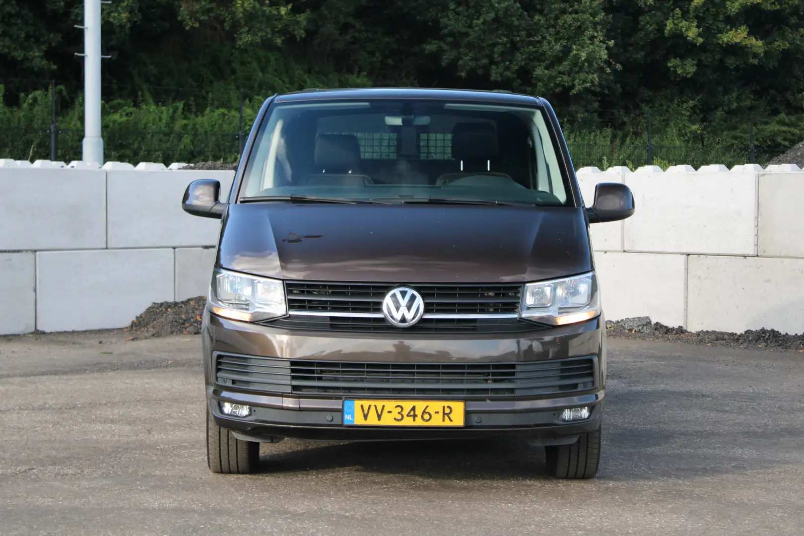 Volkswagen T6 Transporter 2.0 TDI L2H1 DC Comfortline Plus Bruin - 2