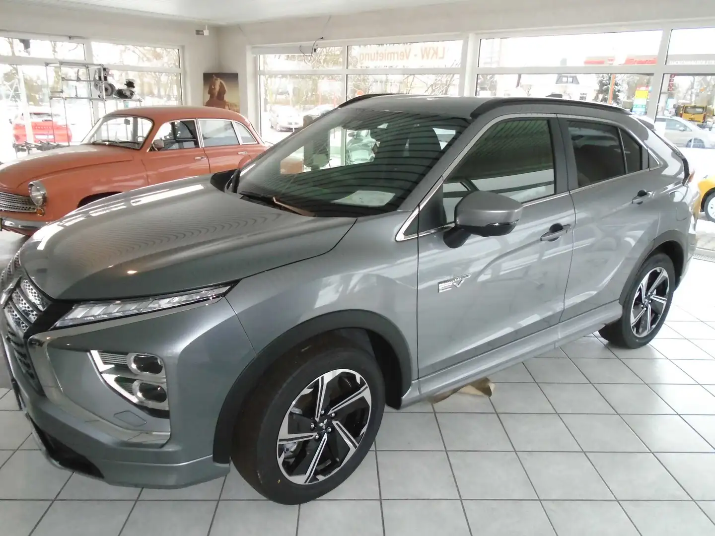 Mitsubishi Eclipse Cross Plug-in Hybrid PLUS 2.4 MIVEC 4WD Grau - 1
