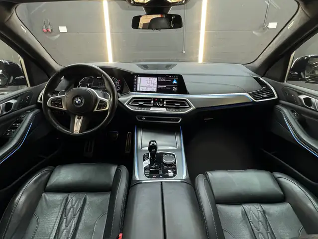 BMW X5 view 4