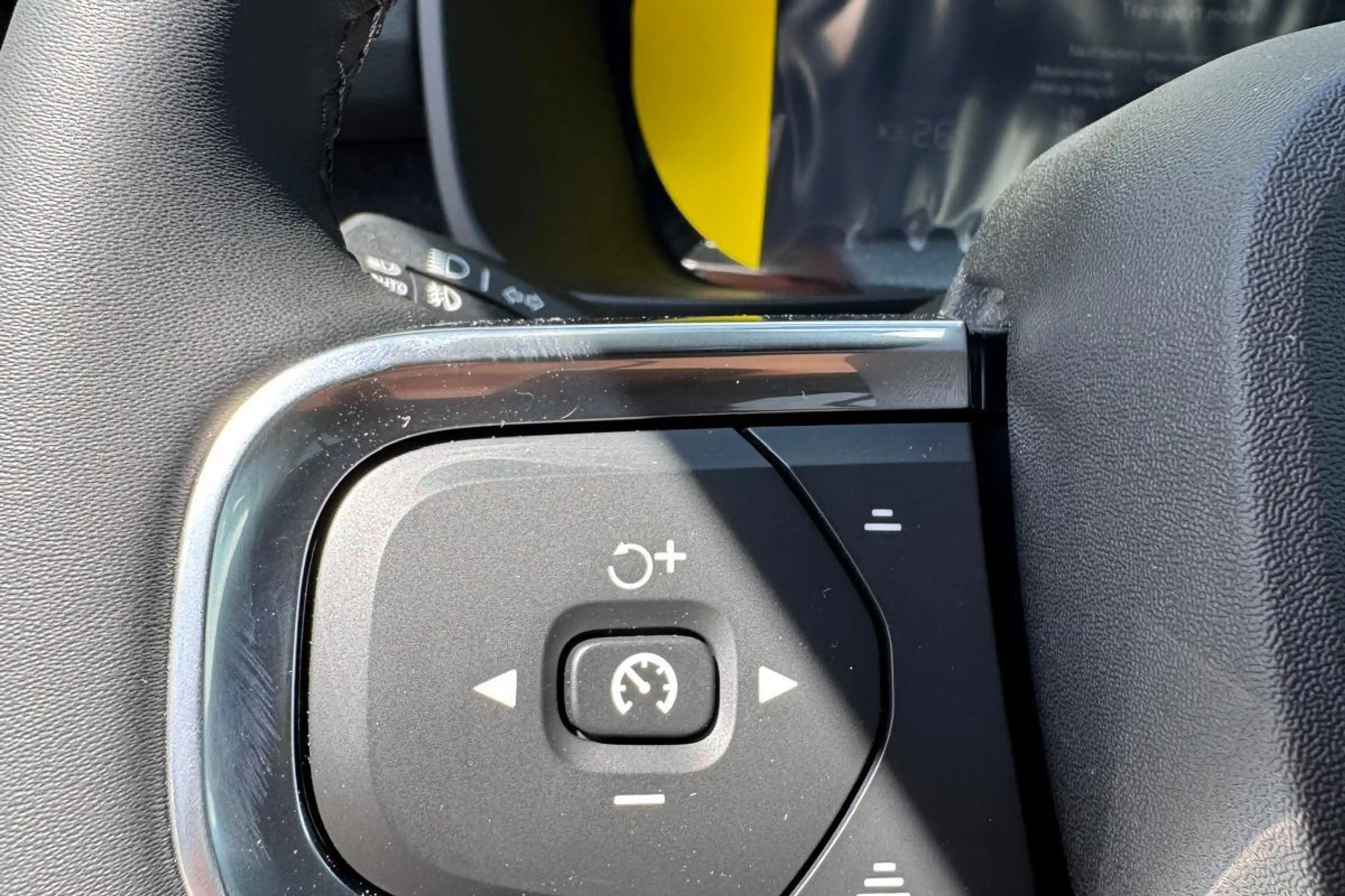 Volvo EX40 Single Motor Extended Range Plus Europa 82 kWh — photo 12