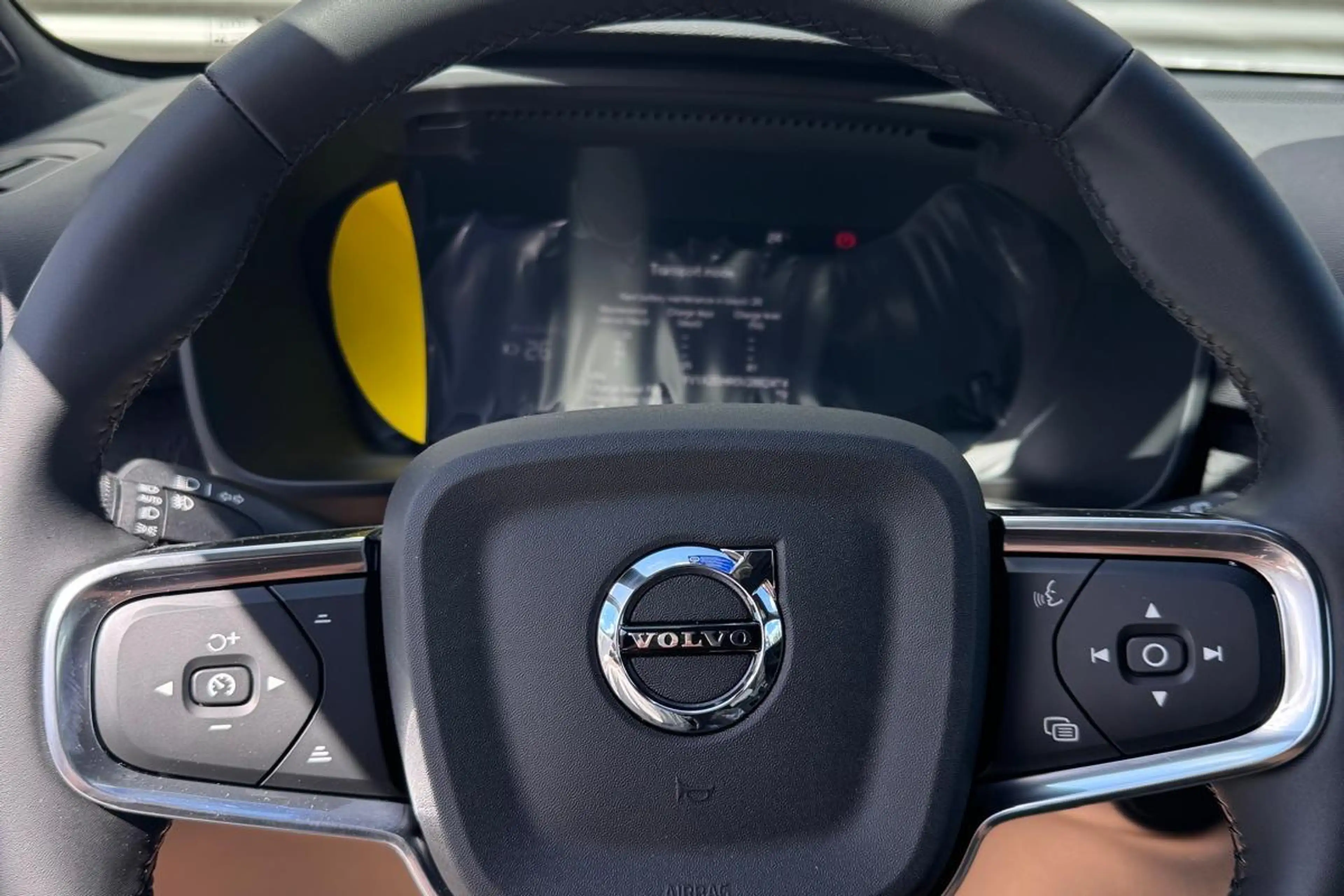 Volvo EX40 Single Motor Extended Range Plus Europa 82 kWh — photo 3