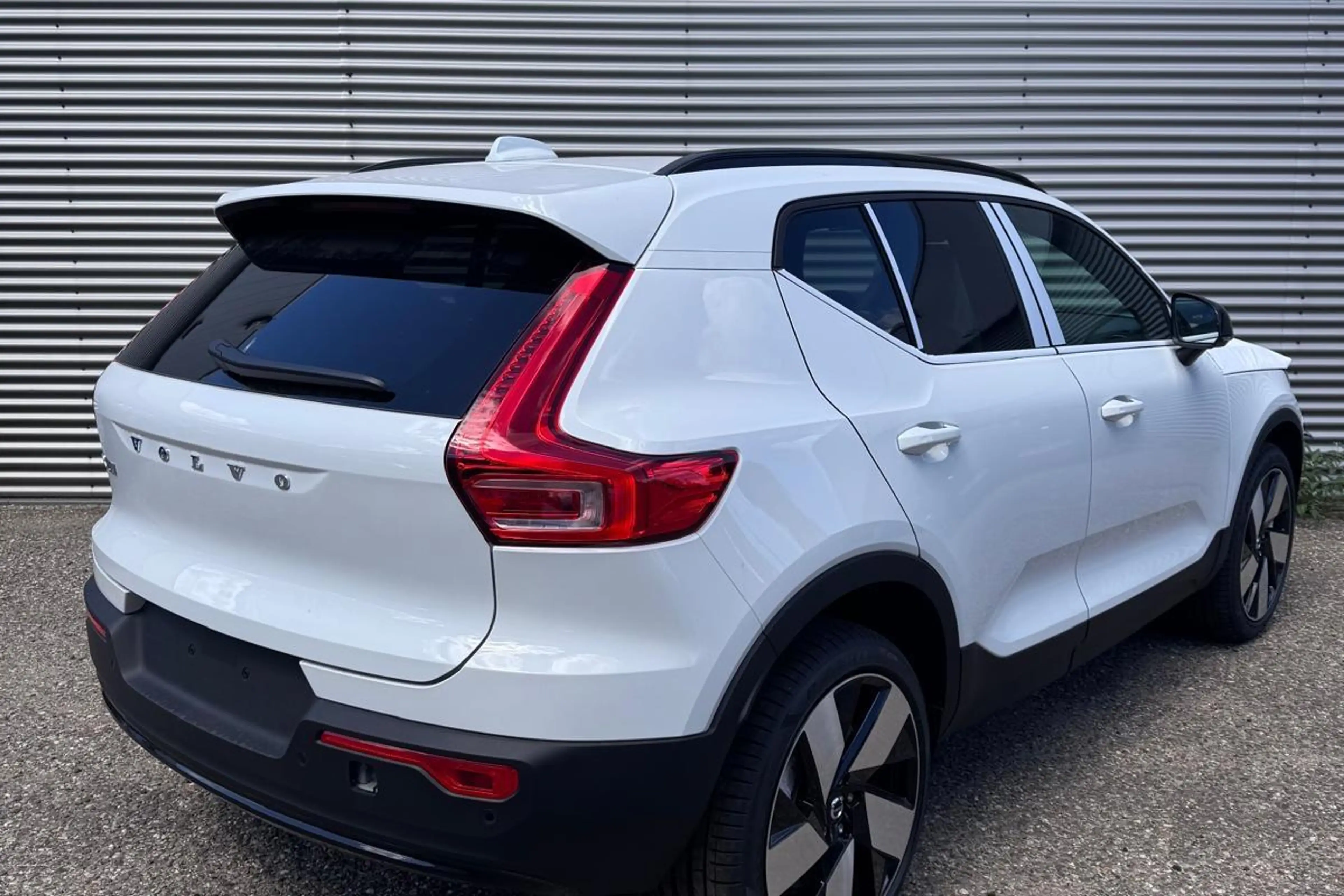 Volvo EX40 Single Motor Extended Range Plus Europa 82 kWh — photo 2