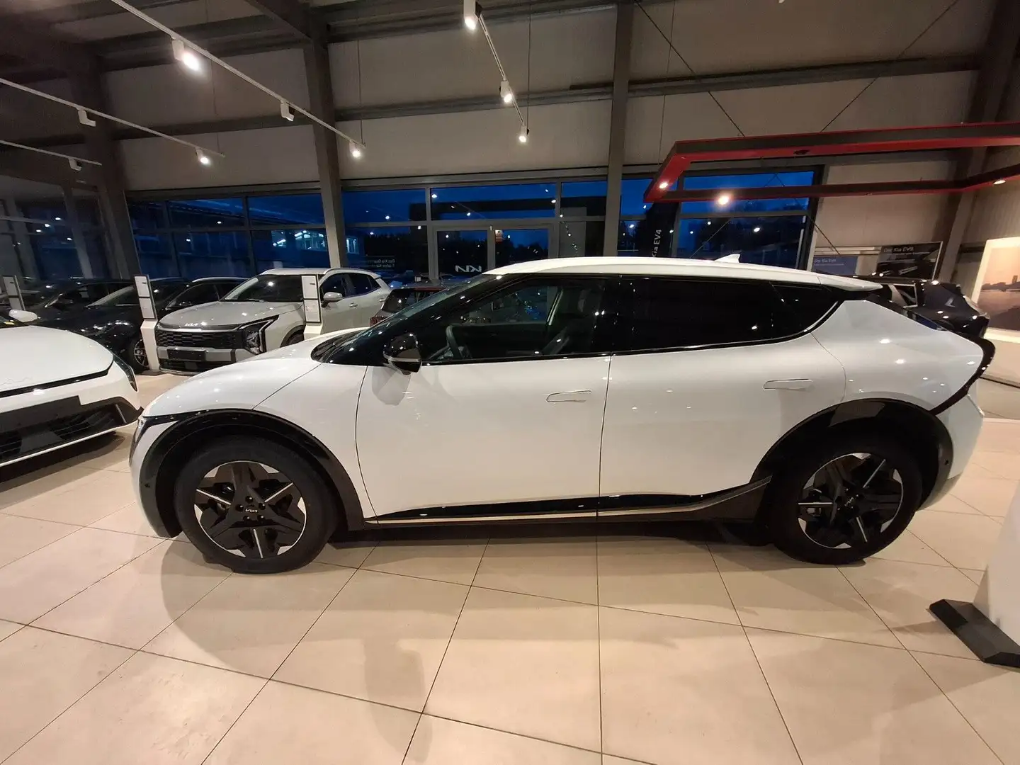 Kia EV6 Earth 2WD 168kW WP*KOM*SD*ASS*DRIVE Weiß - 2