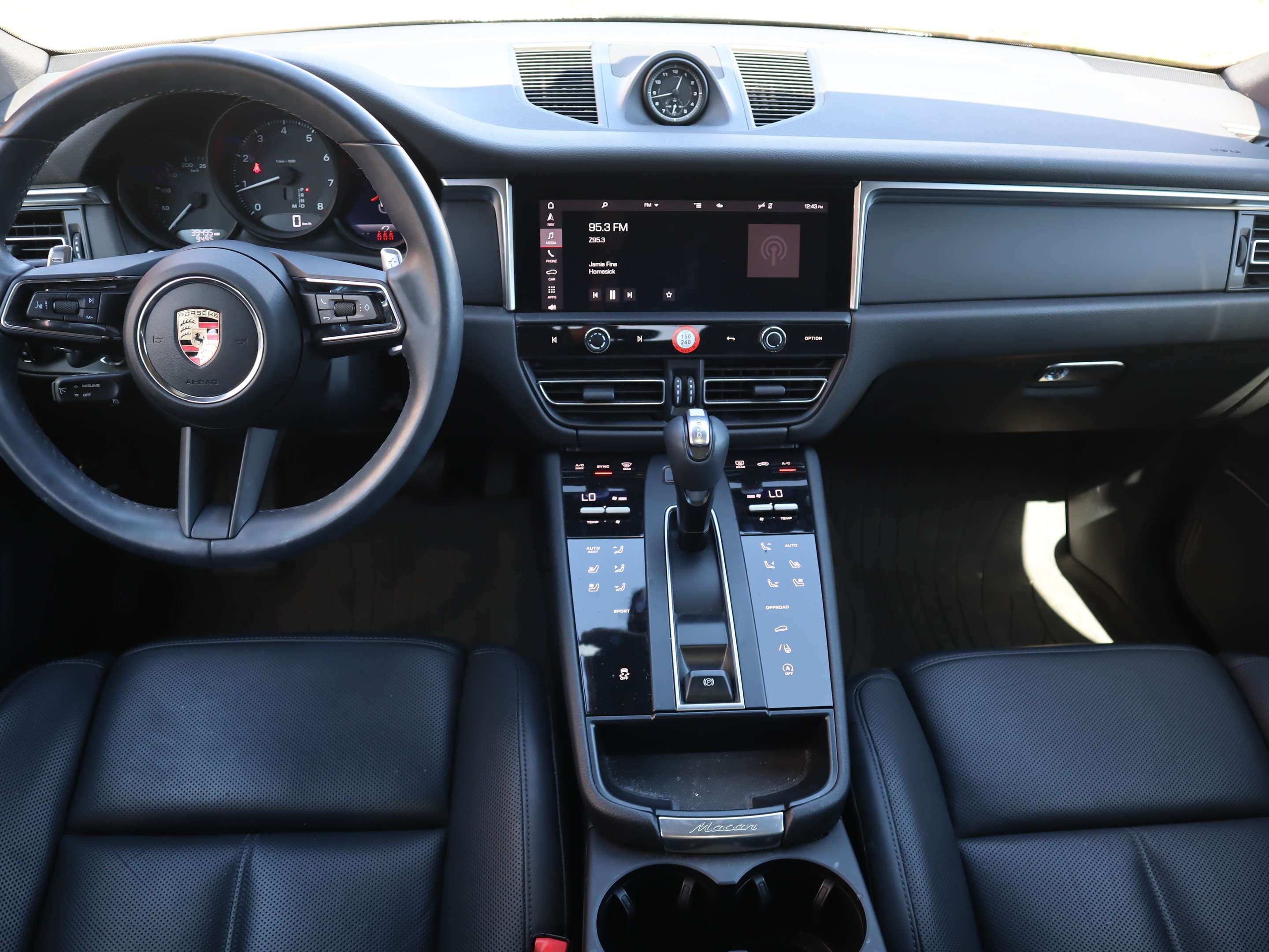 2023 Porsche Macan AWD thumb 16