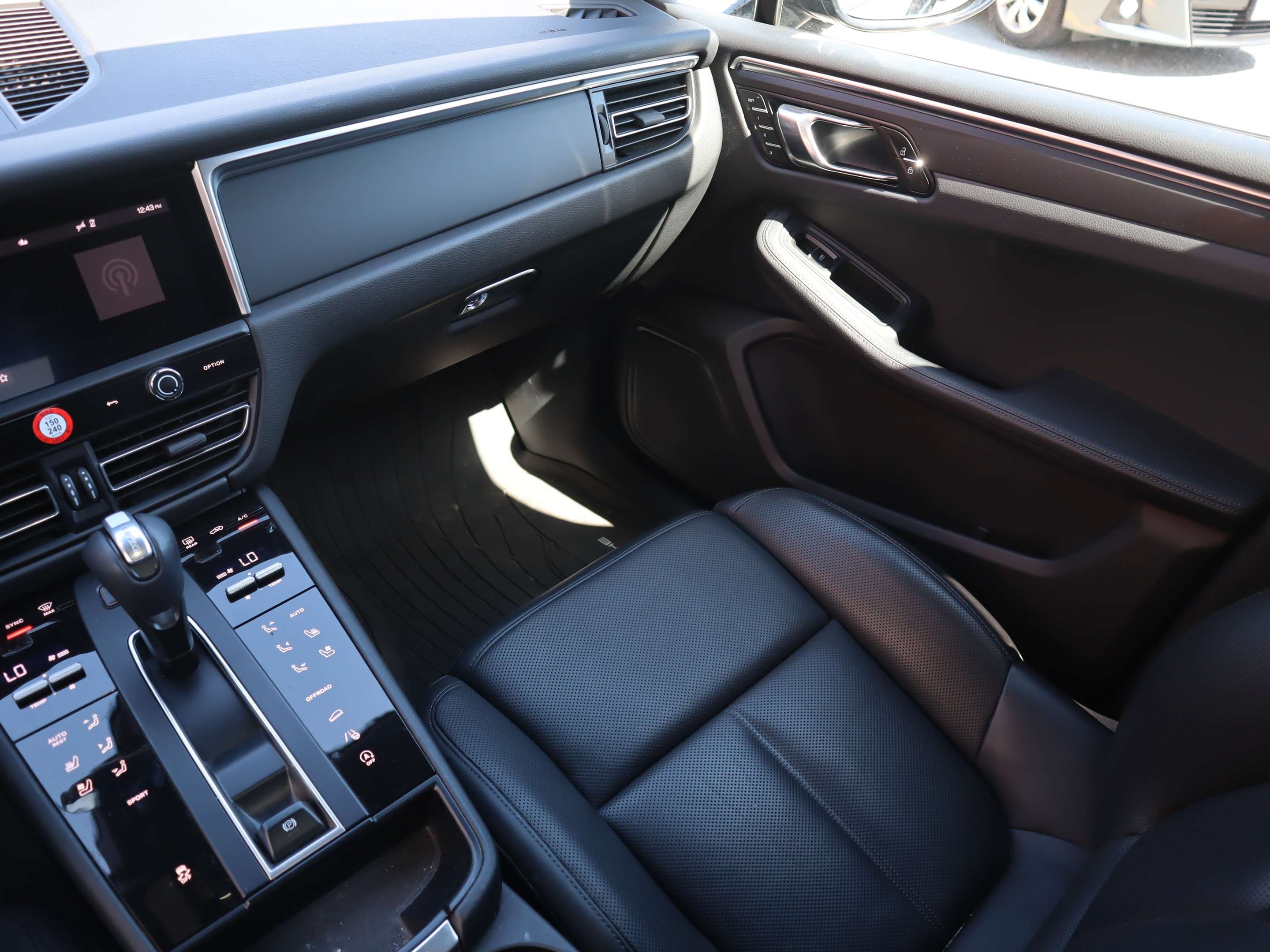 2023 Porsche Macan AWD thumb 17