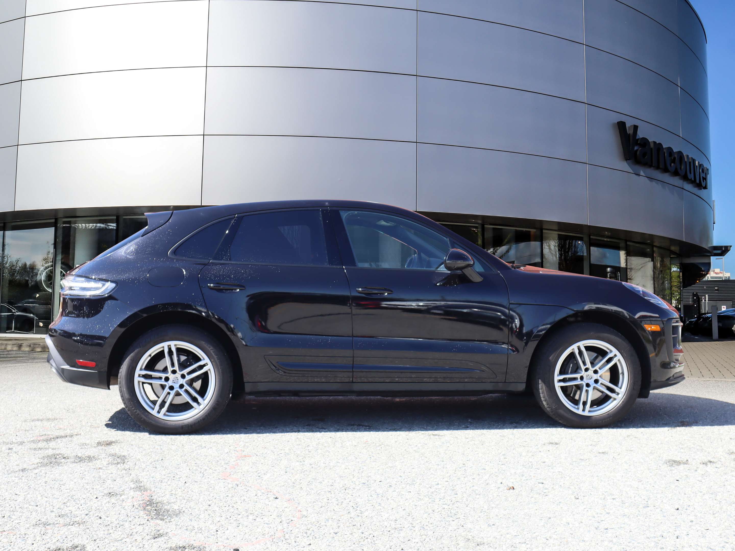 2023 Porsche Macan AWD thumb 6
