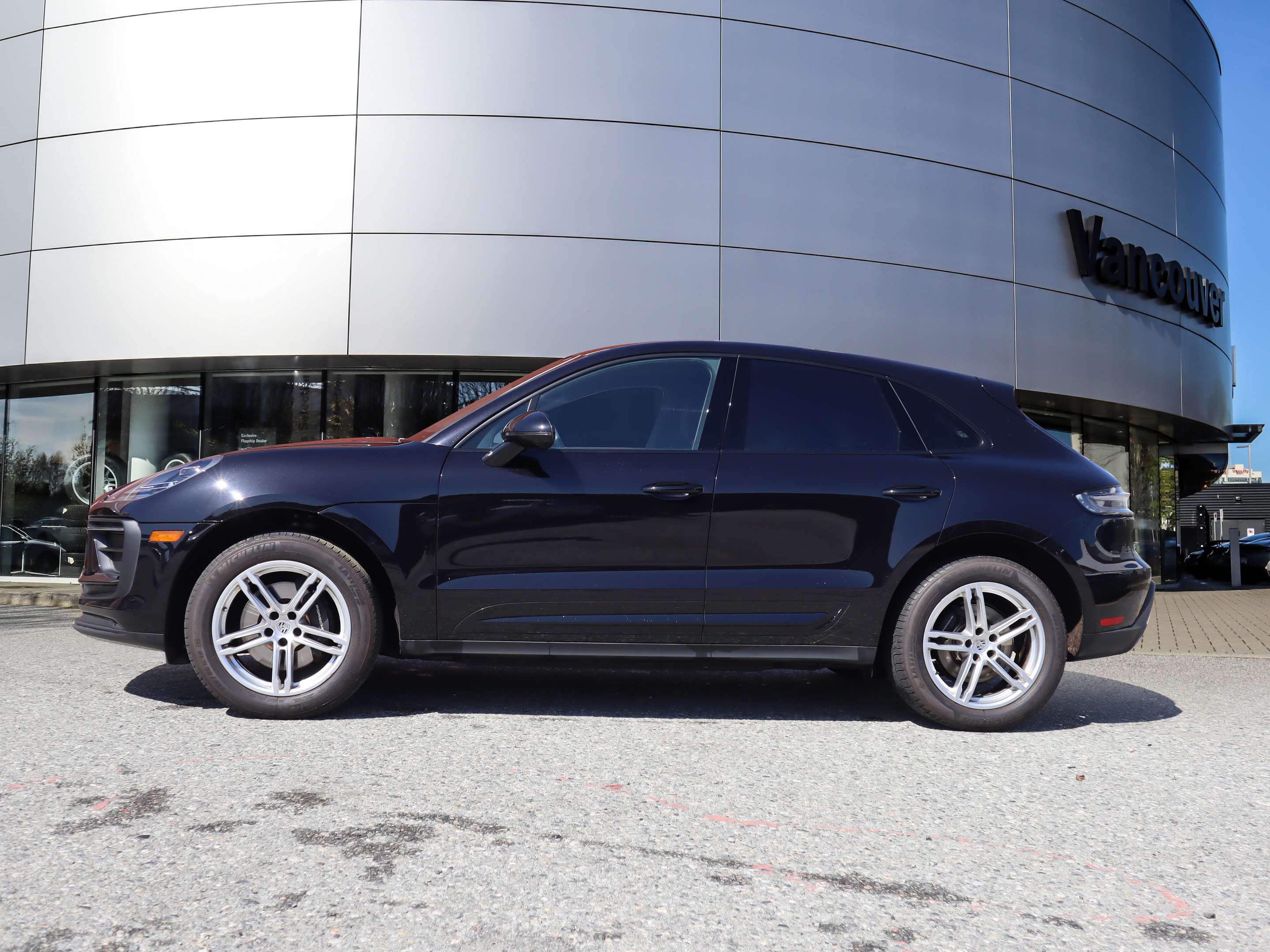 2023 Porsche Macan AWD alt 2