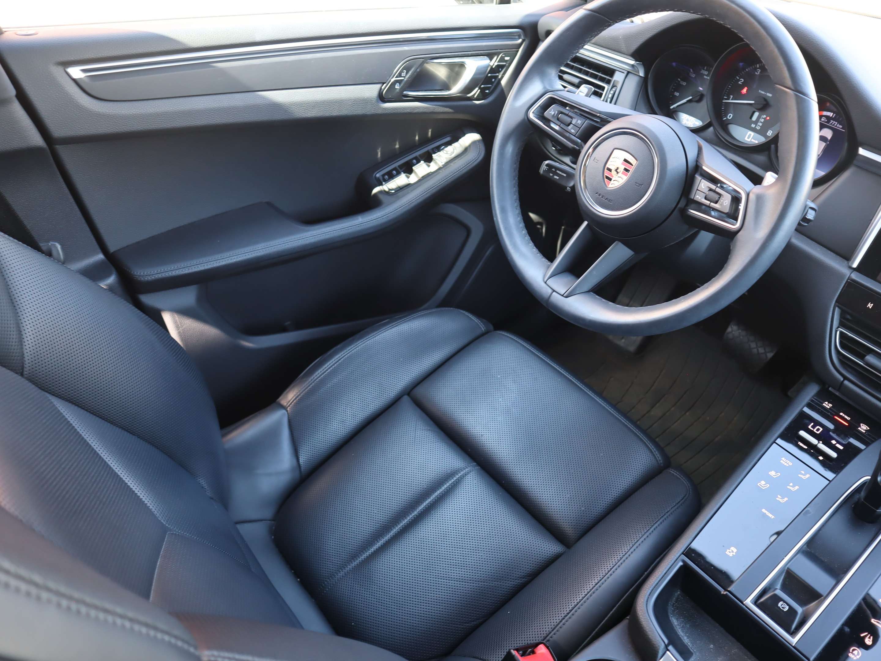 2023 Porsche Macan AWD thumb 15