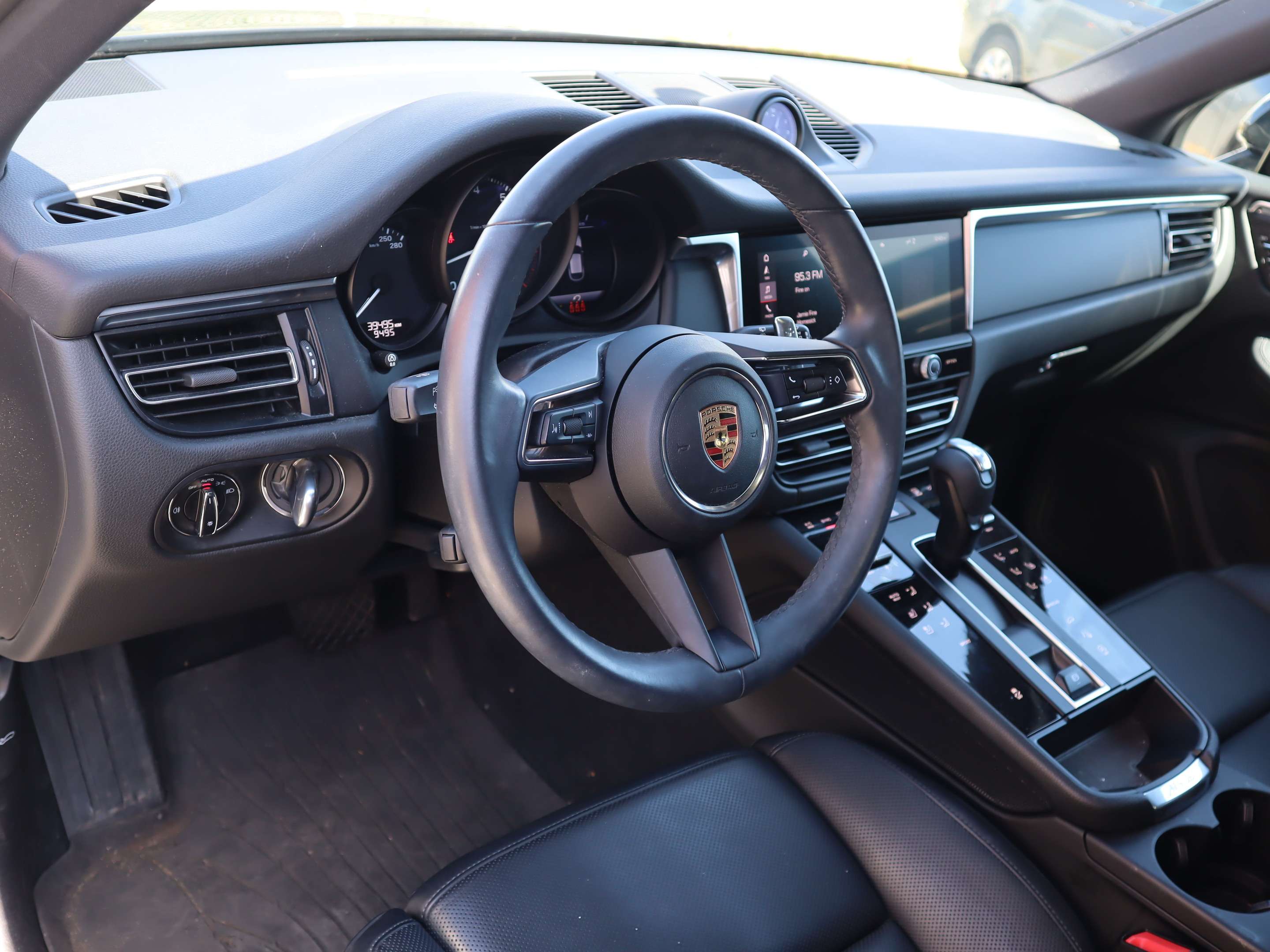 2023 Porsche Macan AWD thumb 12