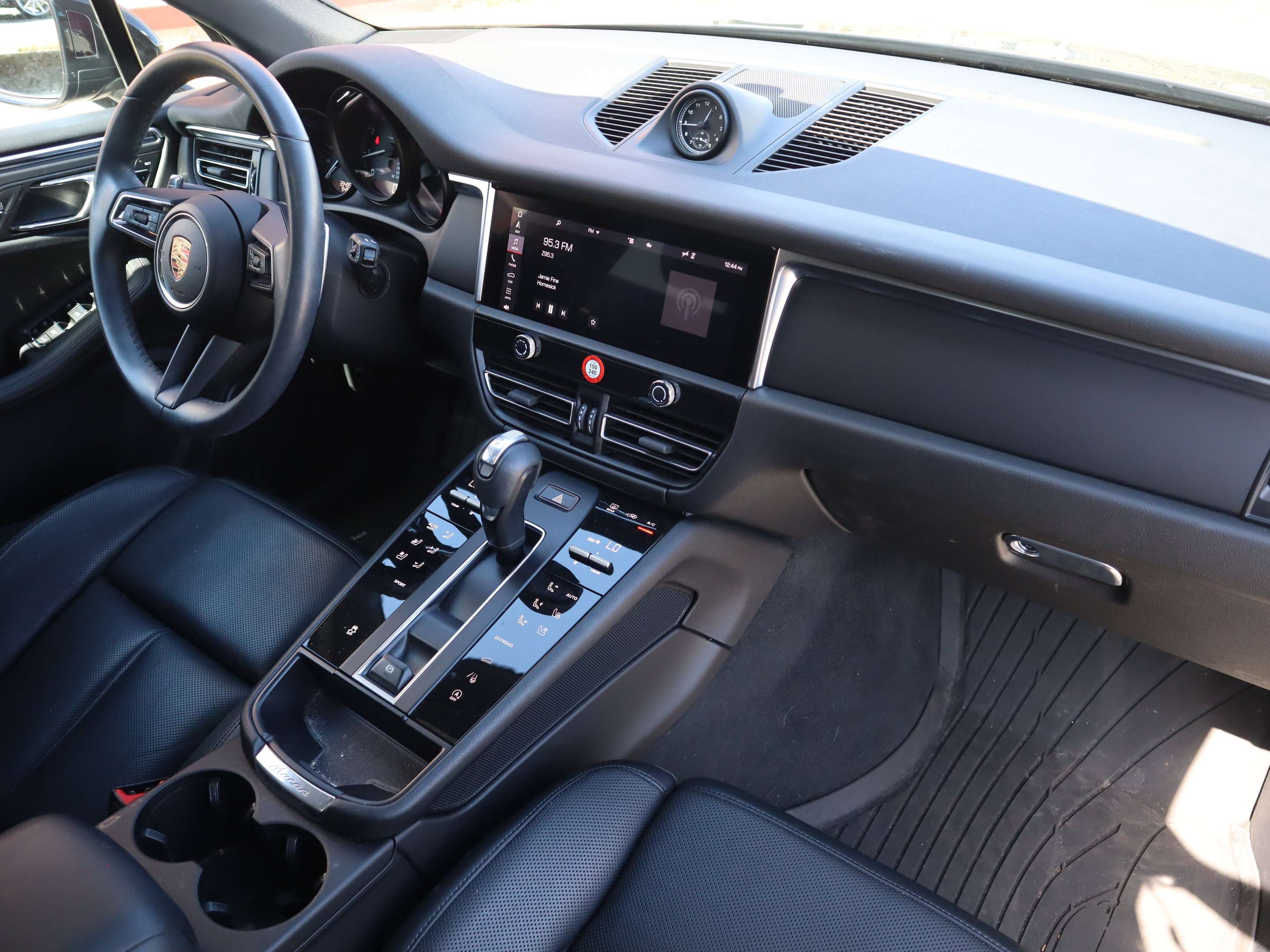 2023 Porsche Macan AWD thumb 23