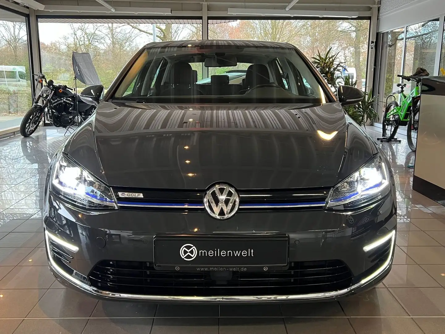 Volkswagen Golf e-Golf ACC Wärmepumpe CCS Front Assist URANO GR Grau - 2