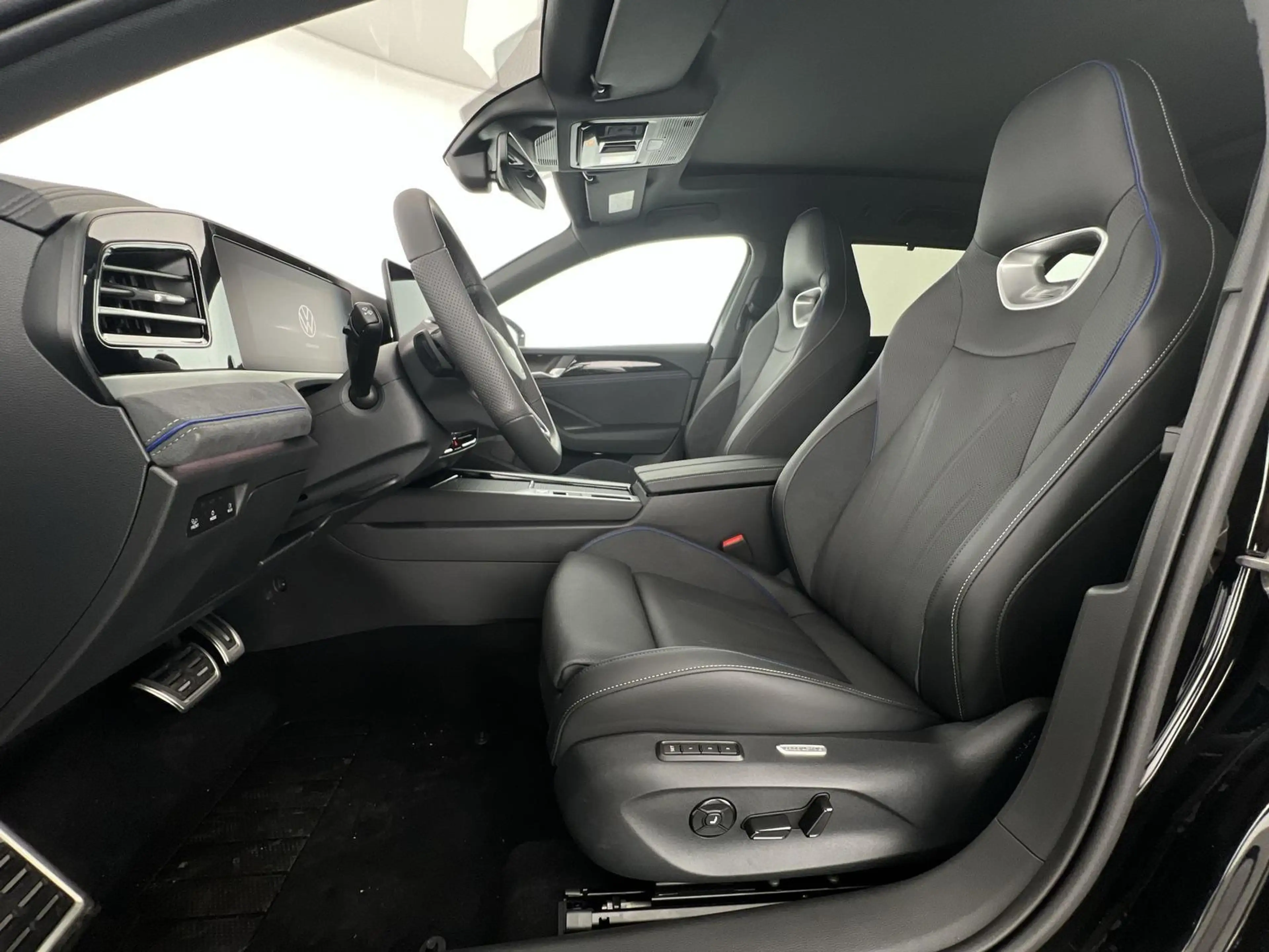 Volkswagen Passat Variant Passat R-Line eHybrid 1.5 TSI*NAVI*SHZ*360°K*uvm — photo 7