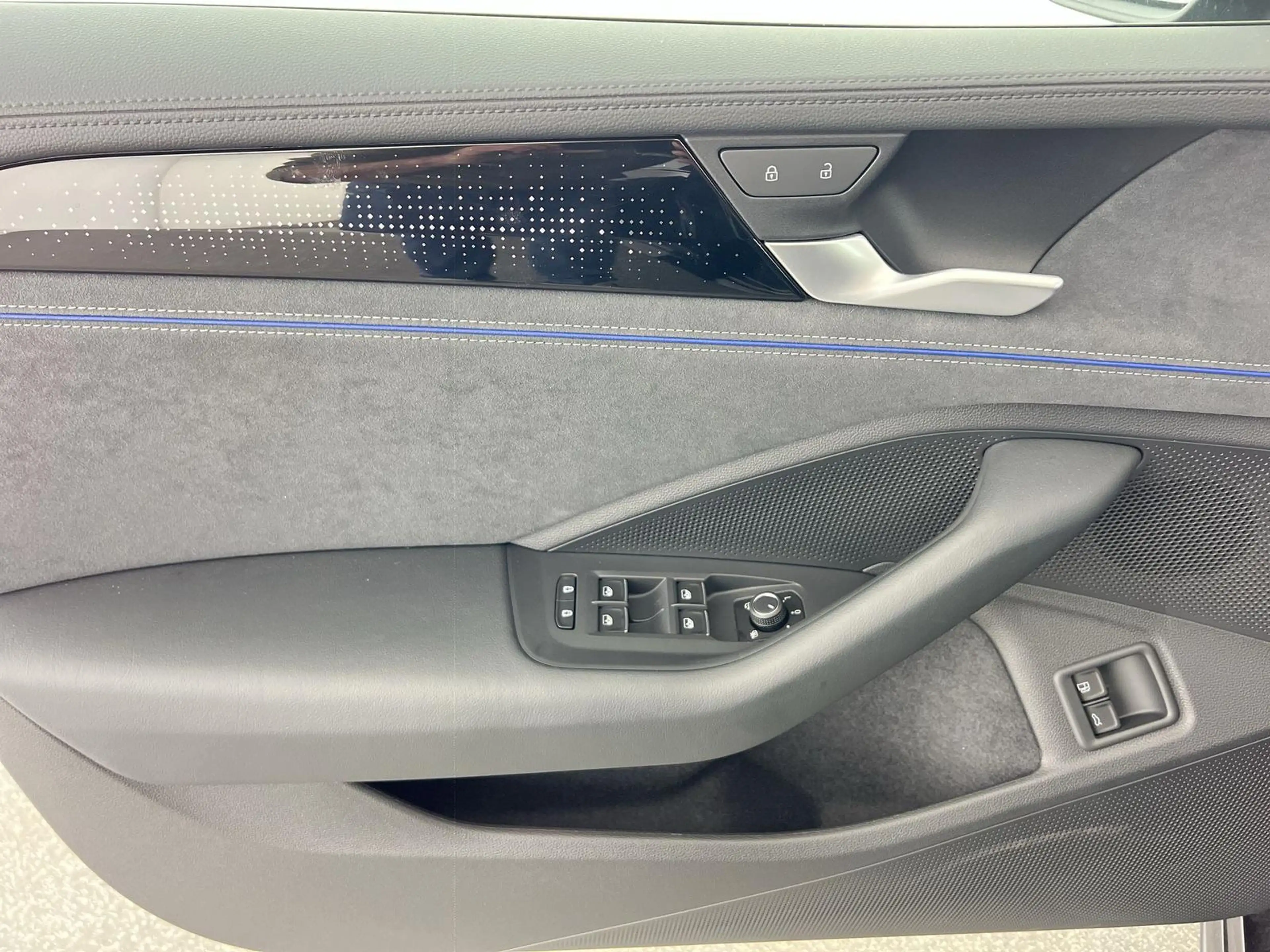 Volkswagen Passat Variant Passat R-Line eHybrid 1.5 TSI*NAVI*SHZ*360°K*uvm — photo 11