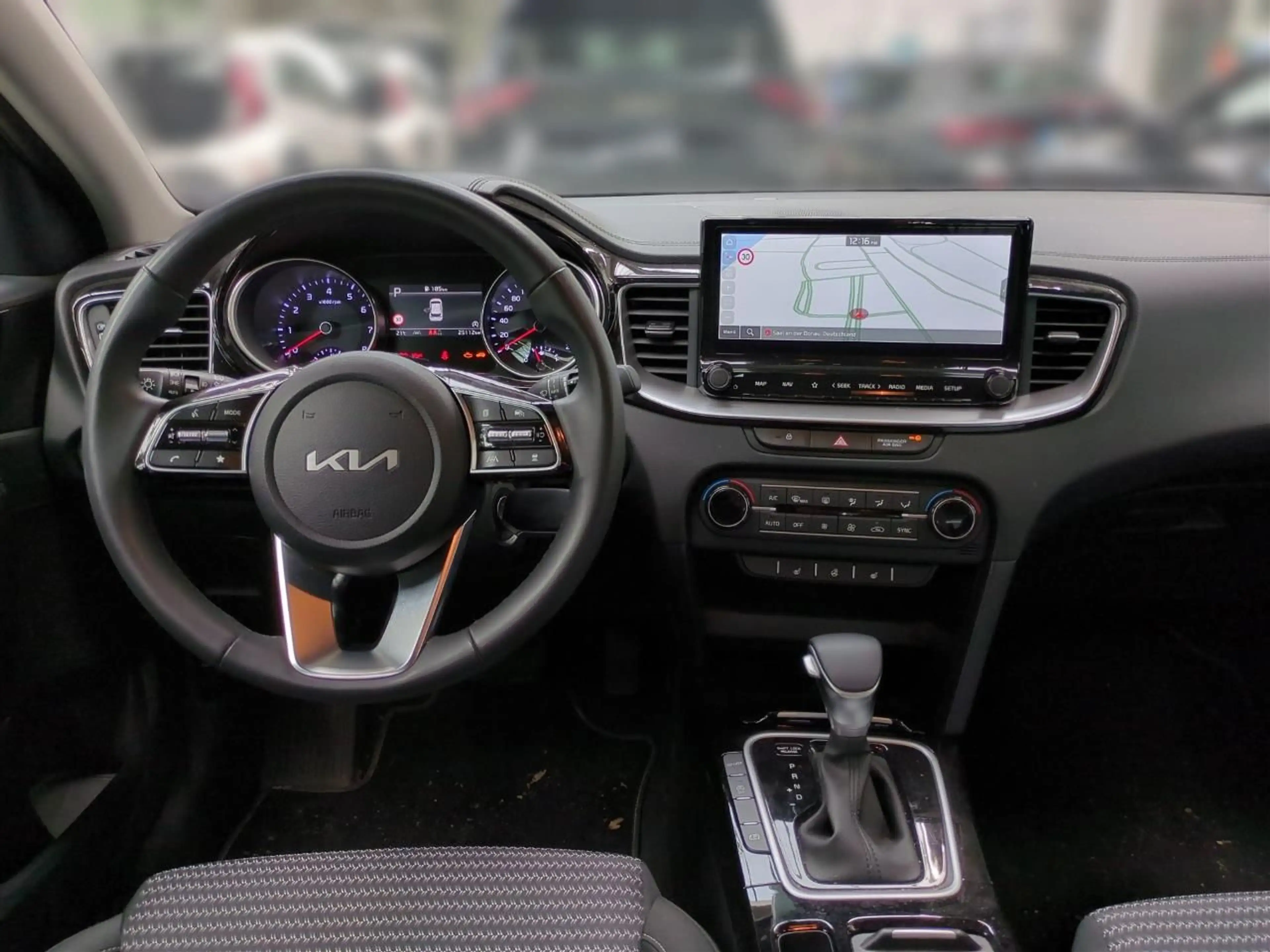 Kia Ceed / cee'd CEED_5 1.5T 140DCT7 VIS Komfort Navi+SHZ+LM — photo 9