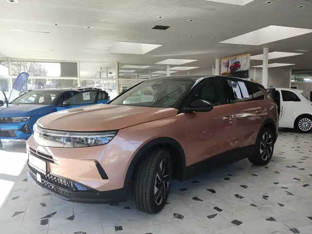 Opel Grandland view 3
