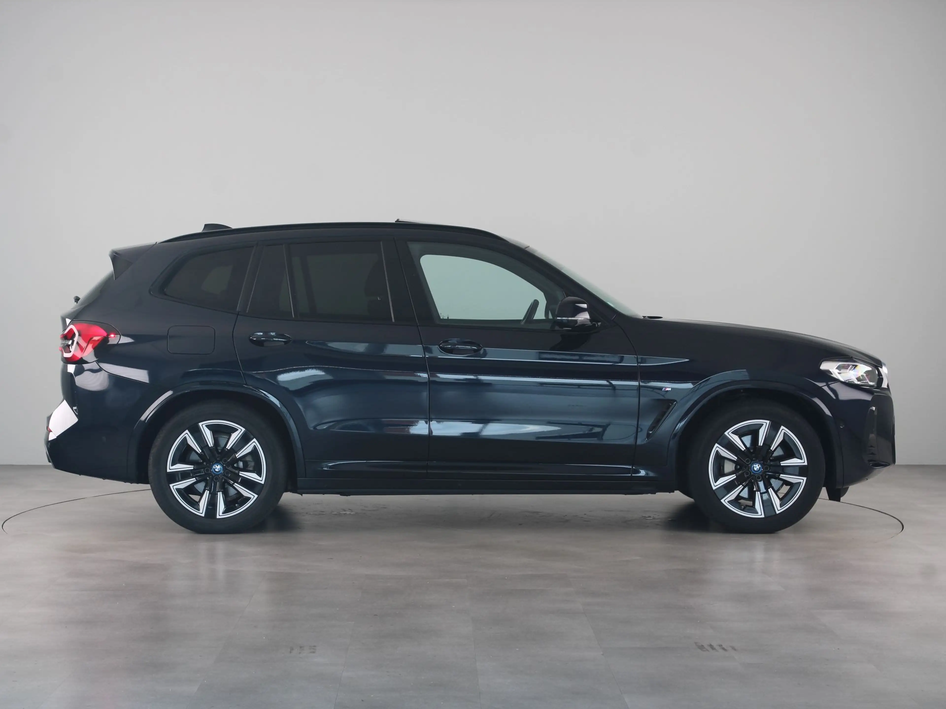 BMW iX3 Executive 80 kWh SoH 96% — photo 4