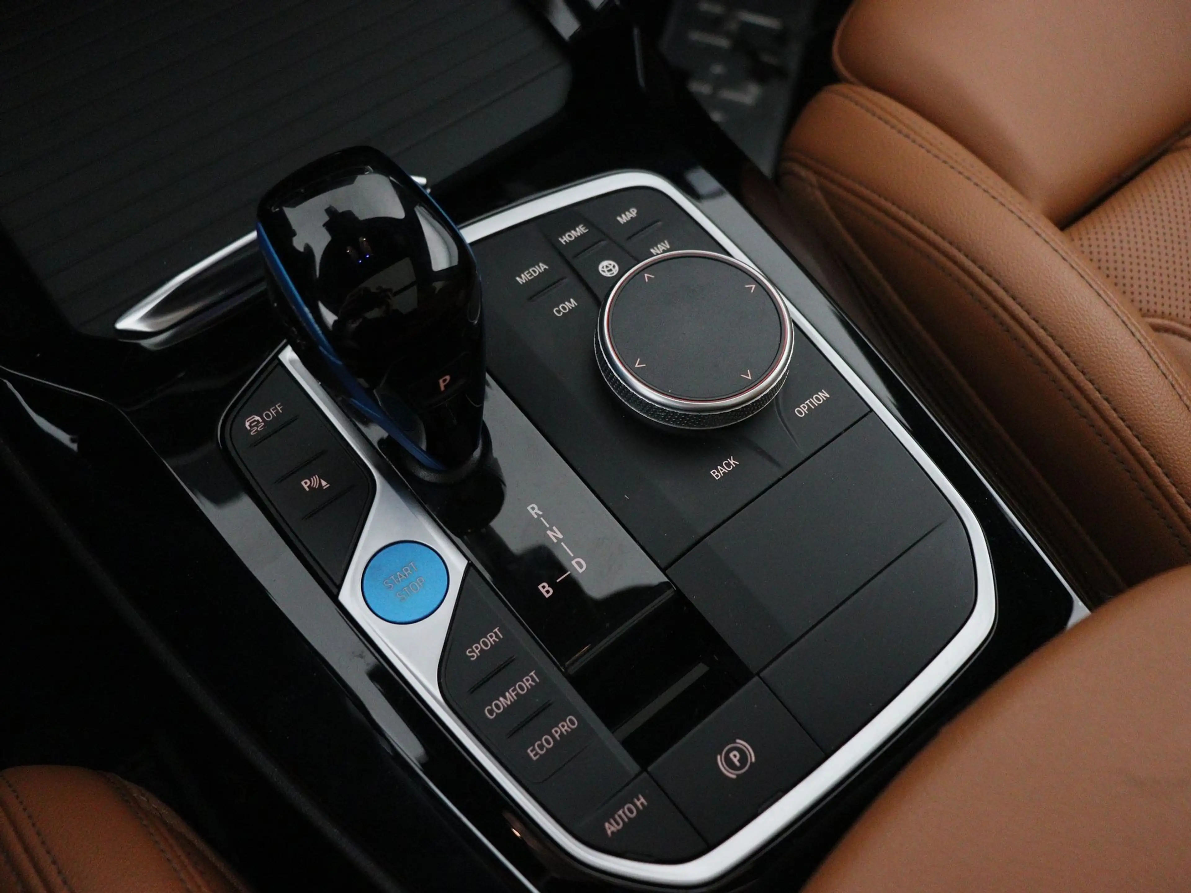 BMW iX3 Executive 80 kWh SoH 96% — photo 10
