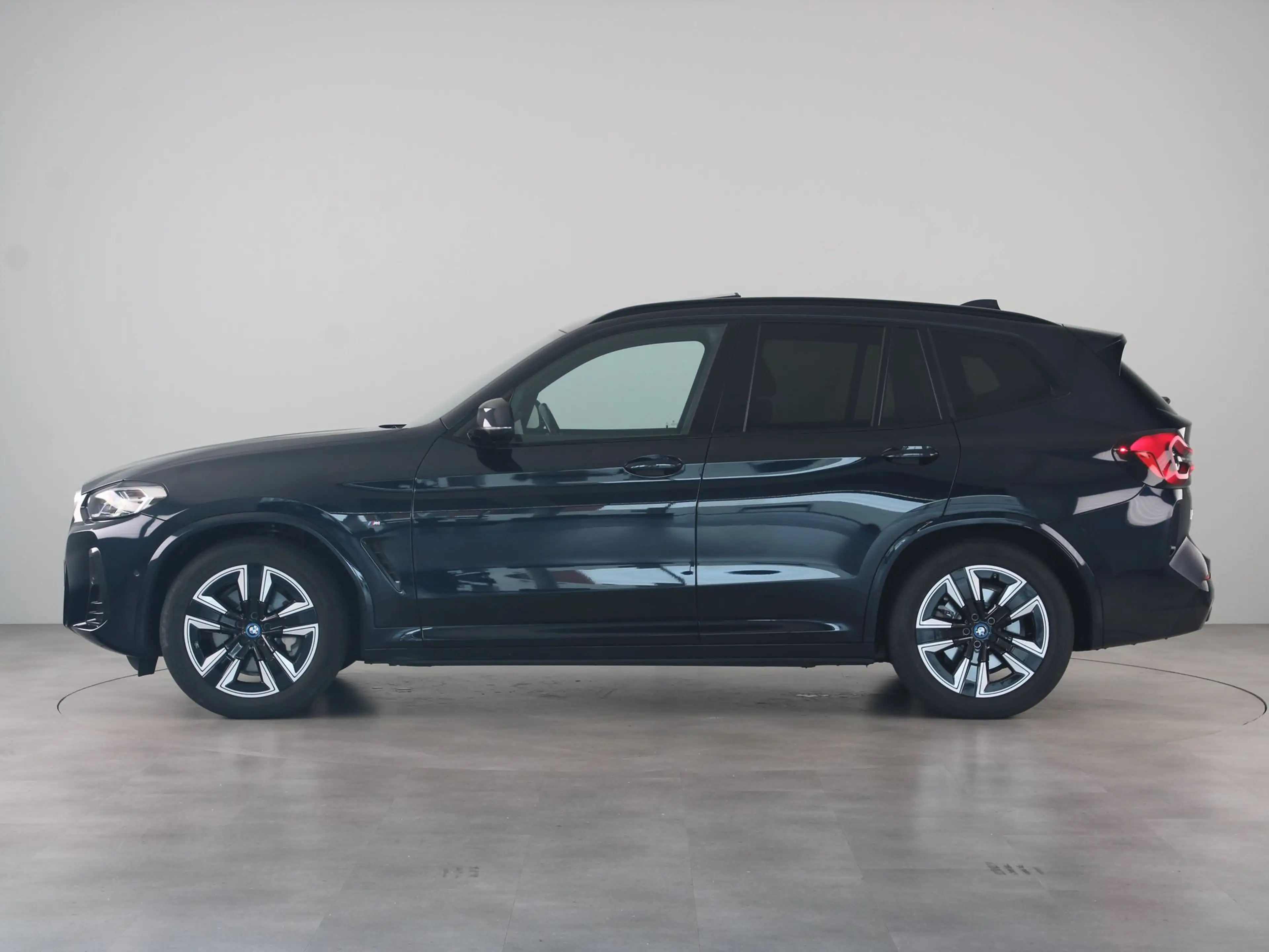 BMW iX3 Executive 80 kWh SoH 96% — photo 8