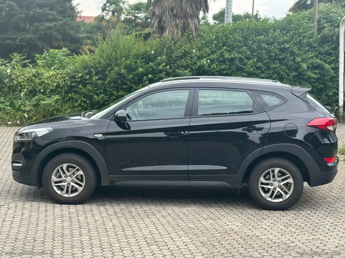 Hyundai TUCSON 1.7 CRDi Classic Black - 2