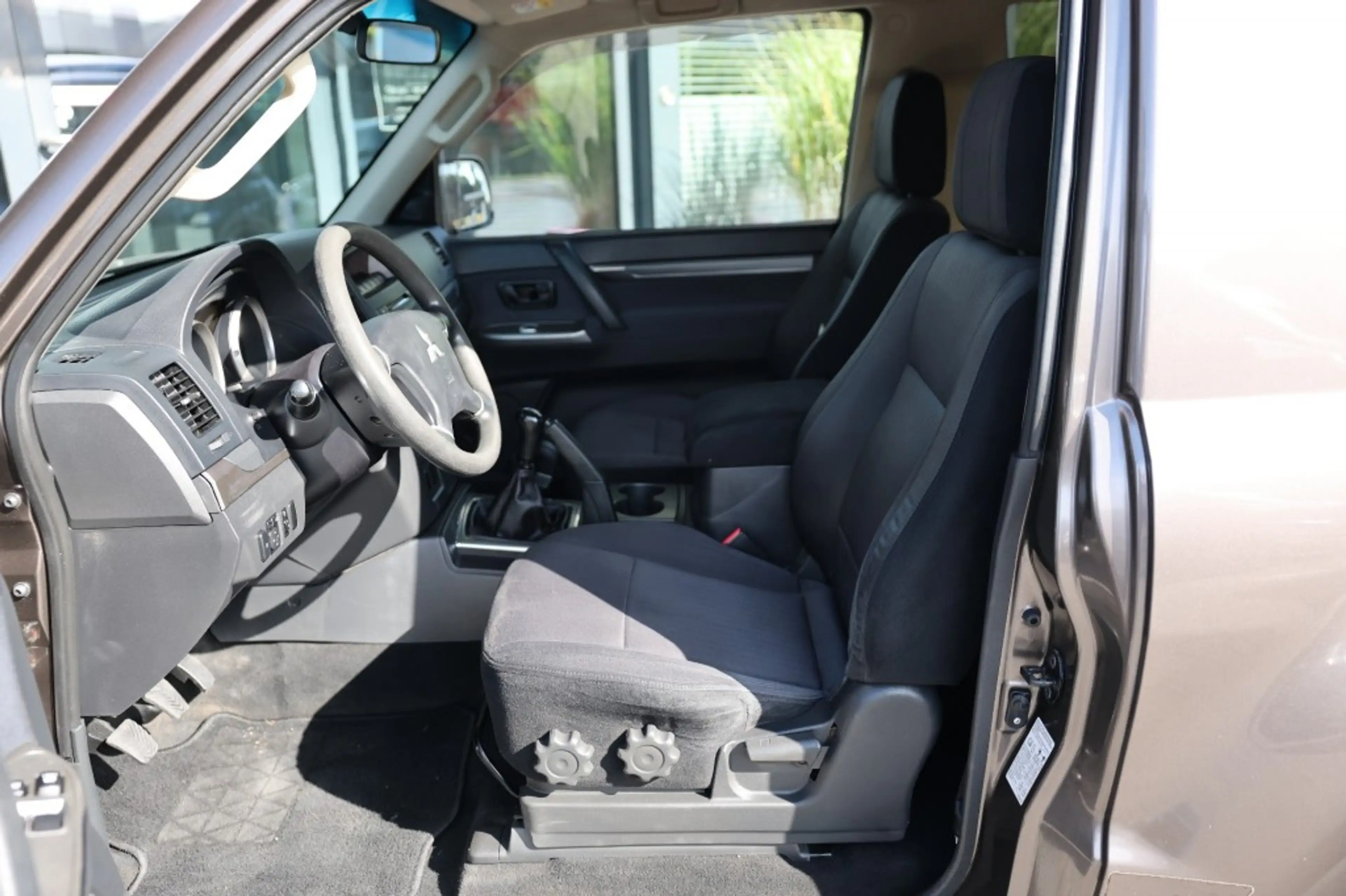 Mitsubishi Pajero 3.2 DI-D INSTYLE VAN MARGE — photo 8
