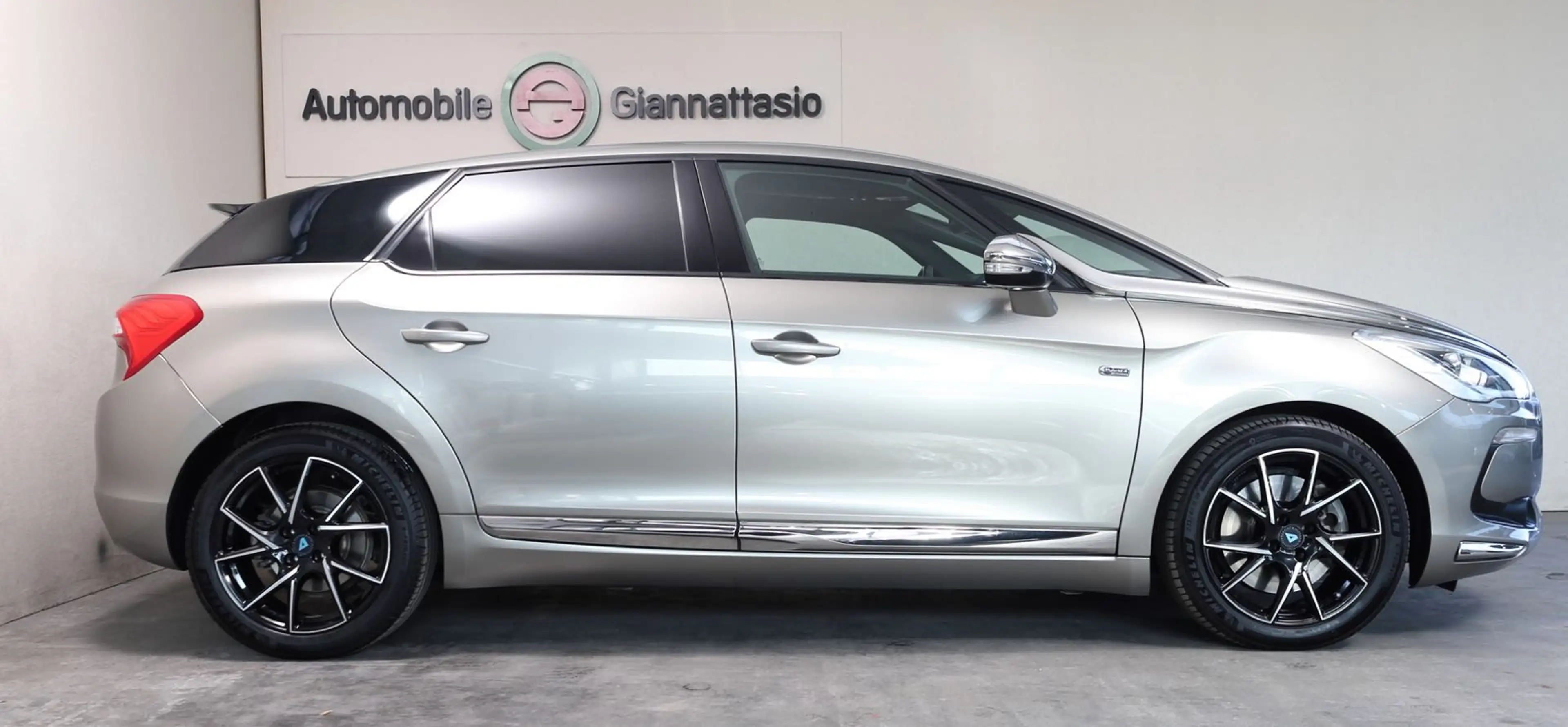 Citroen DS5 SportChic Hybrid4 Leder Beige*Pano*Kamera