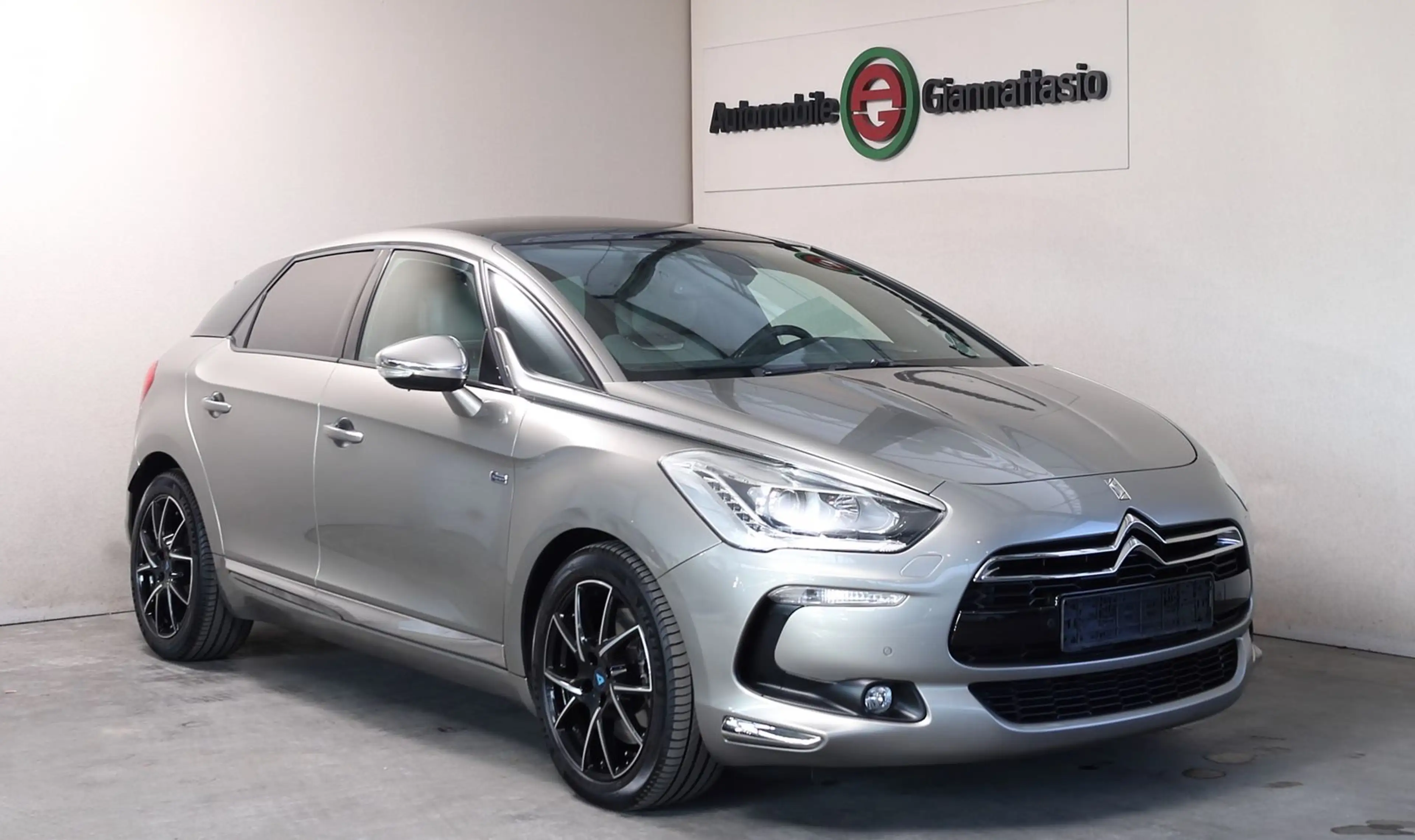 Citroen DS5 SportChic Hybrid4 Leder Beige*Pano*Kamera — photo 2