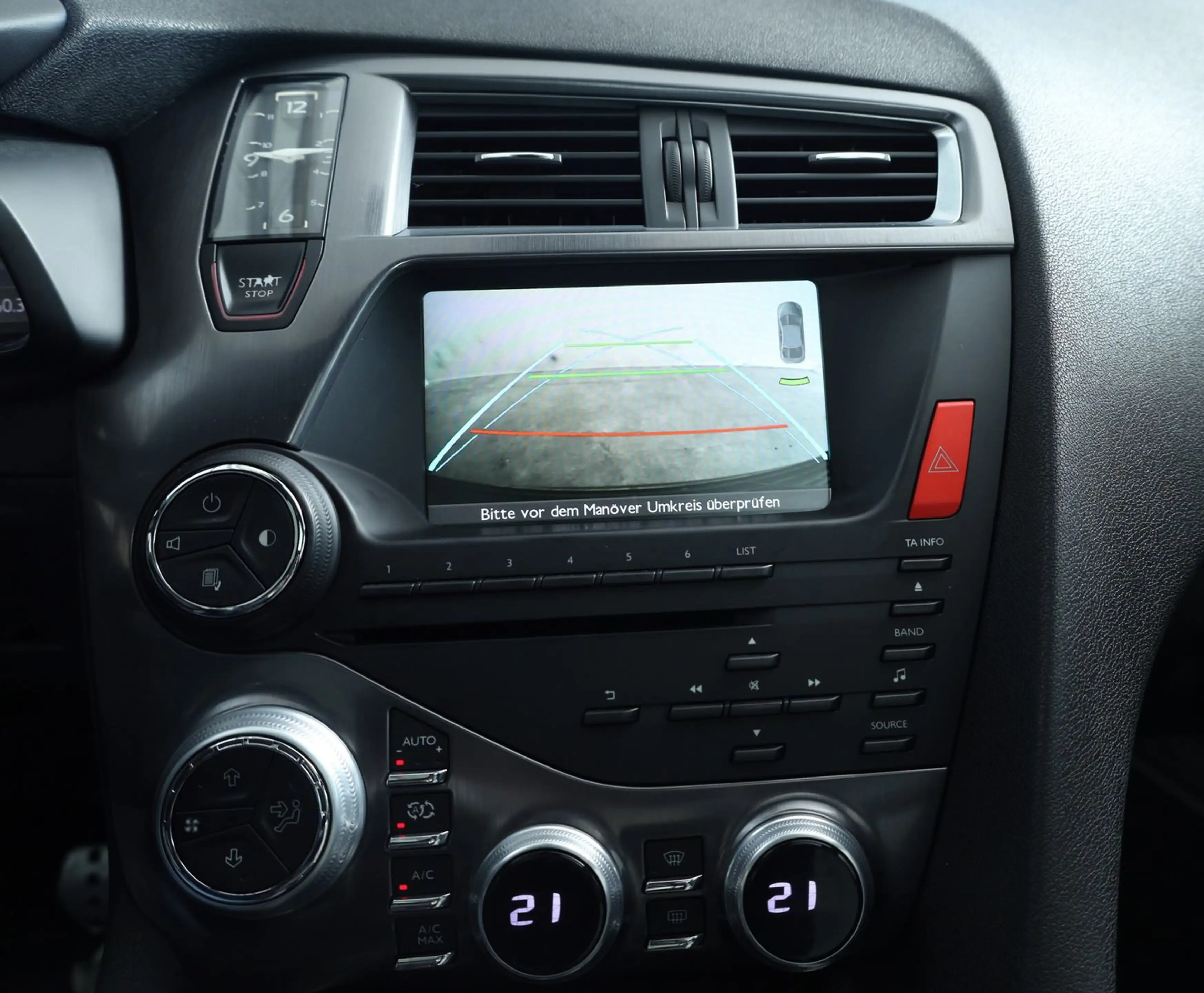Citroen DS5 SportChic Hybrid4 Leder Beige*Pano*Kamera — photo 12