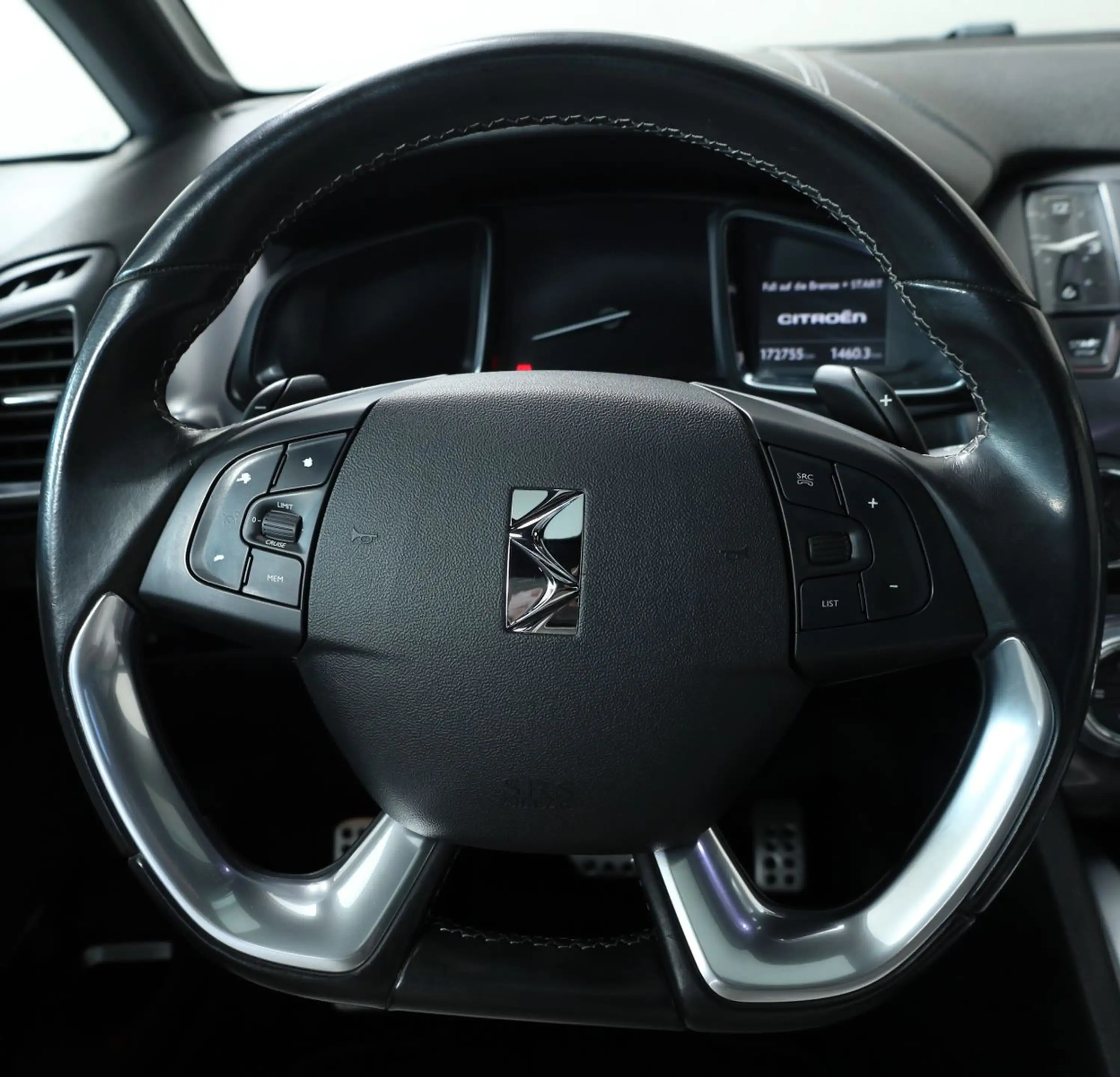 Citroen DS5 SportChic Hybrid4 Leder Beige*Pano*Kamera — photo 10