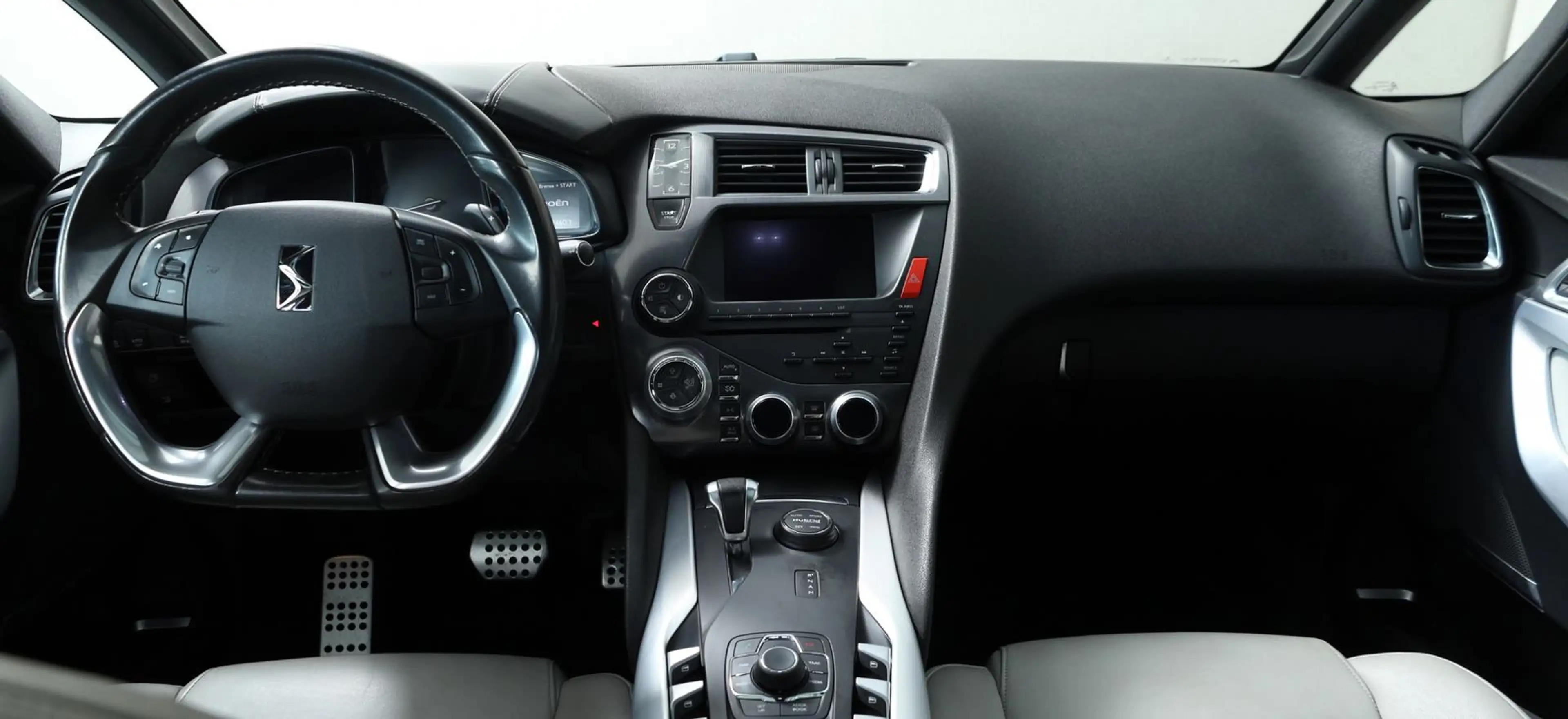 Citroen DS5 SportChic Hybrid4 Leder Beige*Pano*Kamera — photo 11