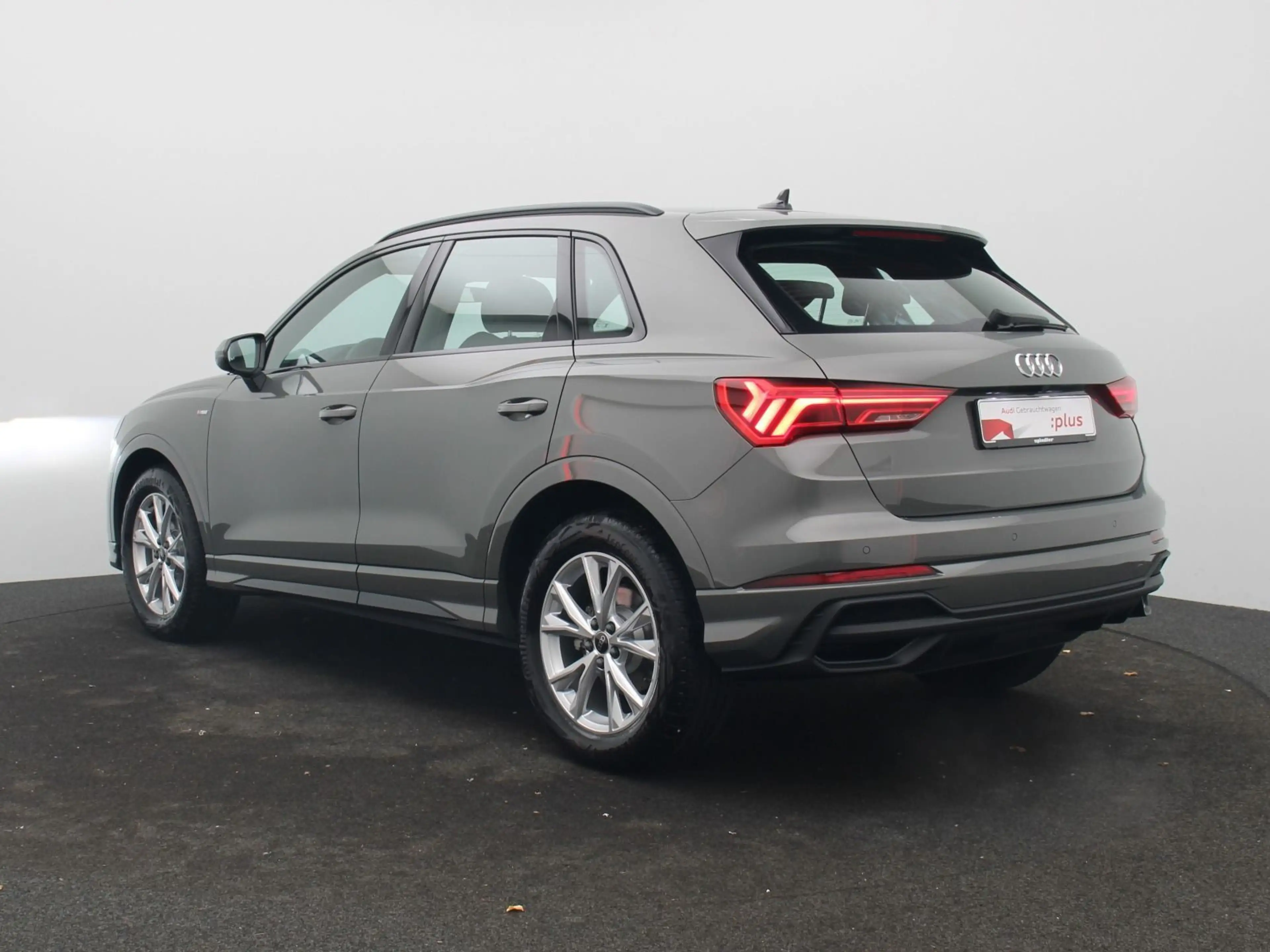 Audi Q3 S-Line 35 TFSI S-tronic / LED, Pano, AHK, RFK — photo 5