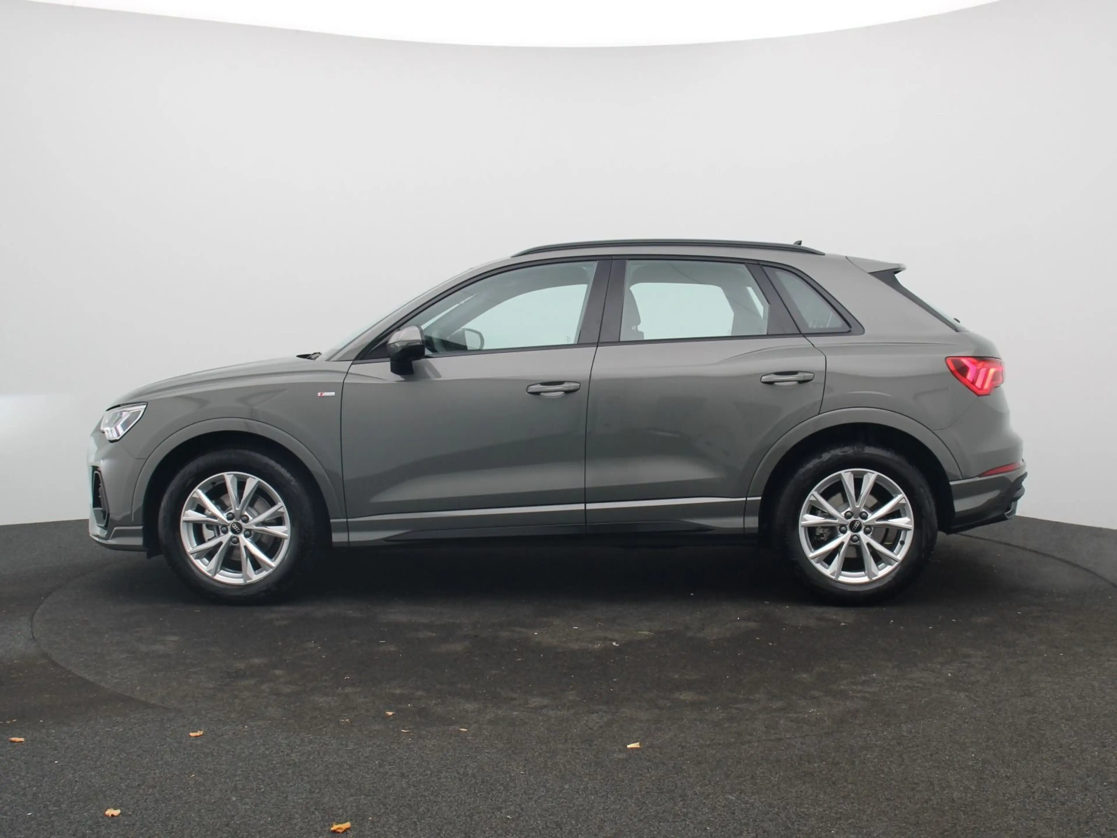 Audi Q3 S-Line 35 TFSI S-tronic / LED, Pano, AHK, RFK — photo 4