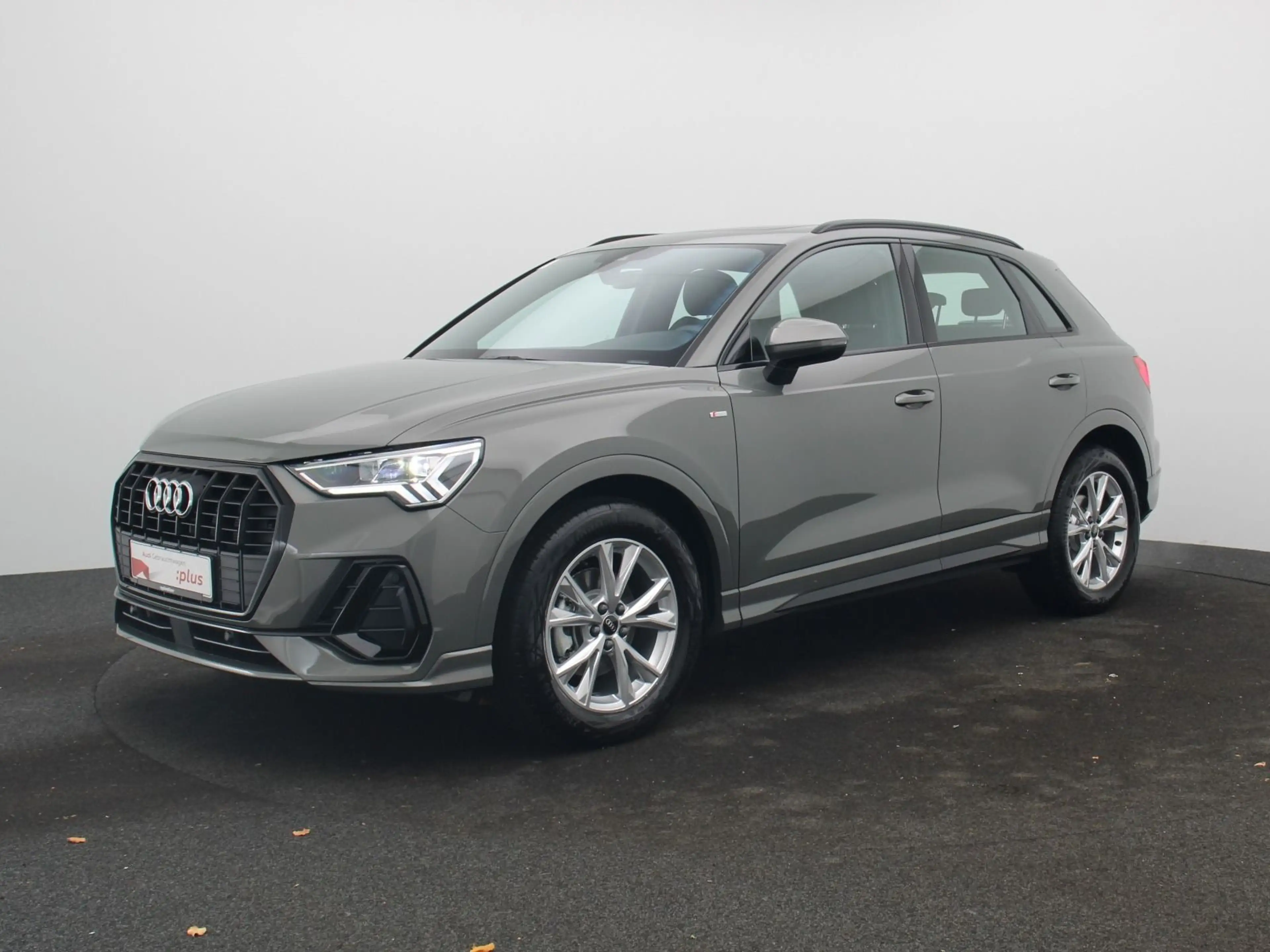 Audi Q3 S-Line 35 TFSI S-tronic / LED, Pano, AHK, RFK — photo 2
